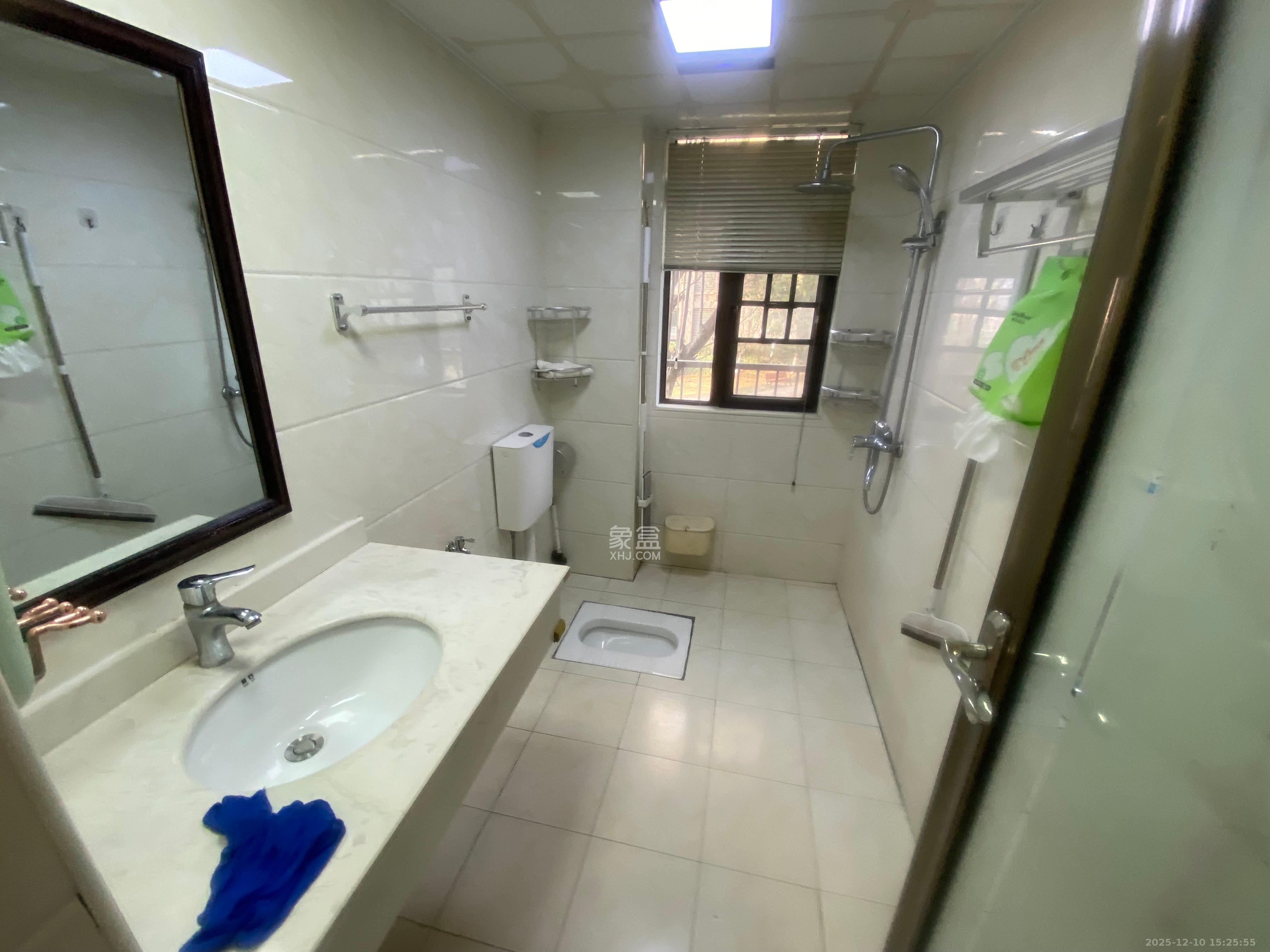 山语城二期  3室2厅1卫    2000.0元/月室内图