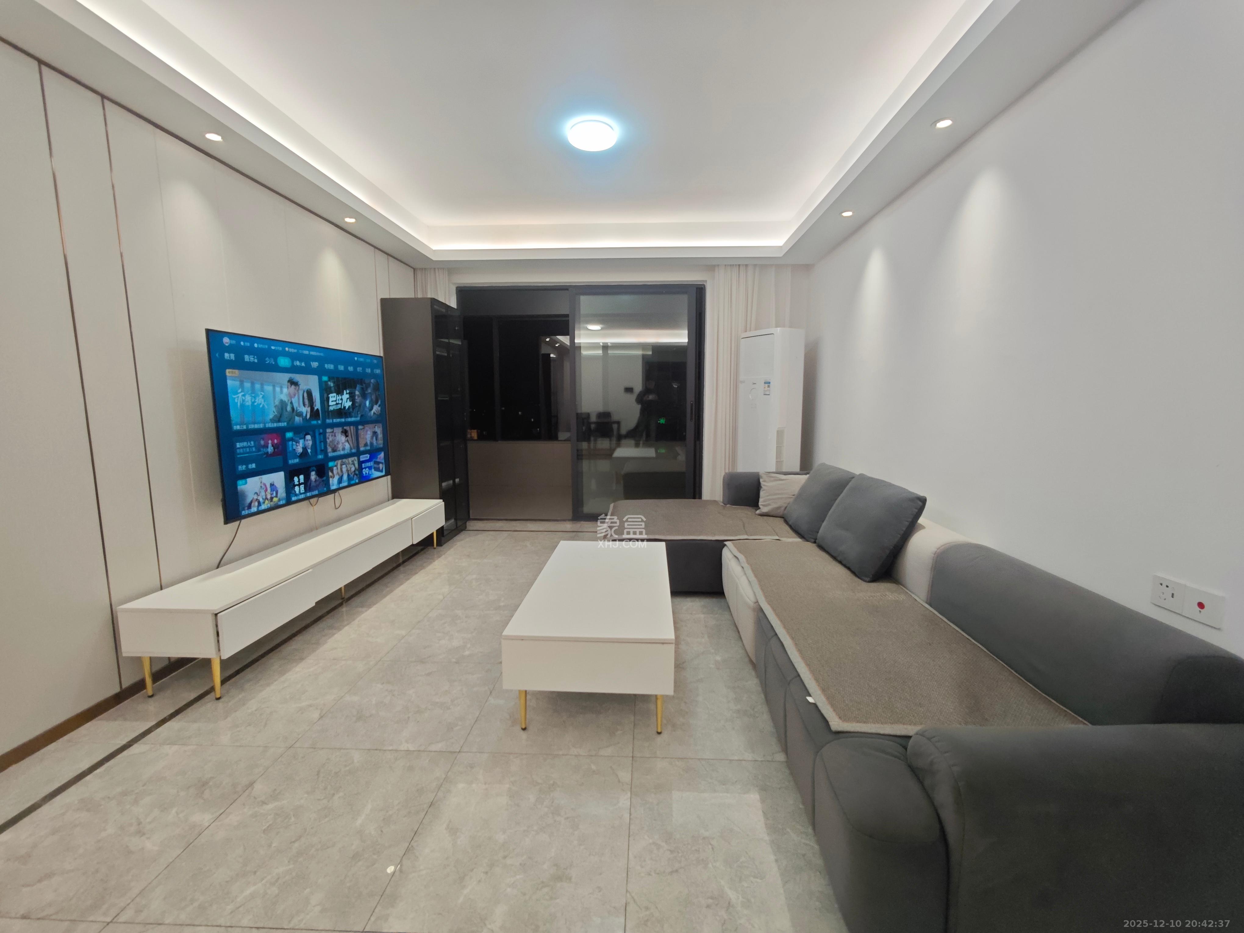 旭辉都会山  3室2厅2卫    4000.0元/月