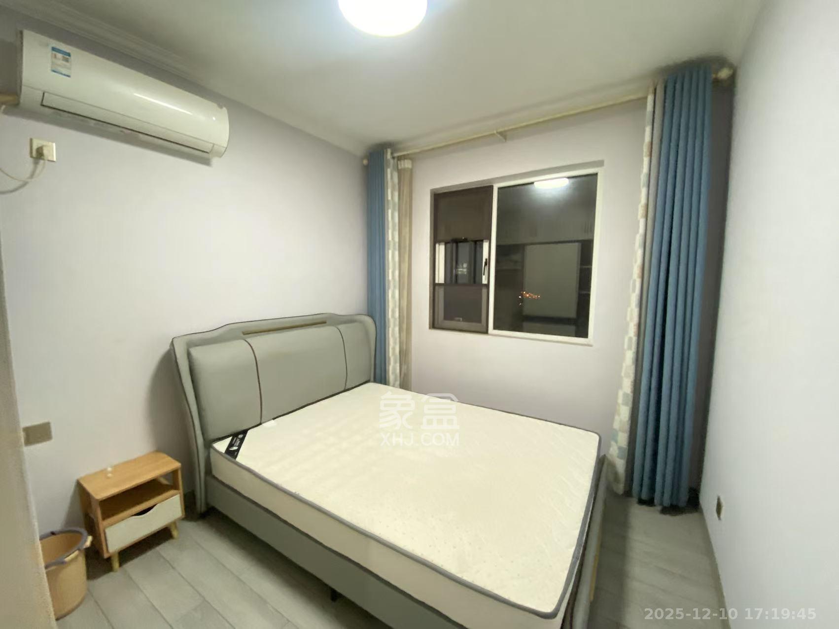 绿地新都会  4室2厅2卫    3000.0元/月室内图