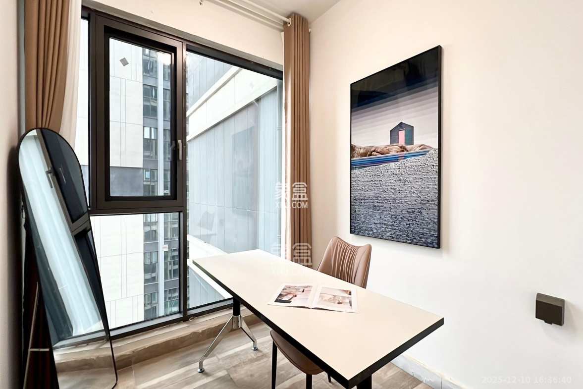 绿地V岛 3室2厅2卫 4500.0元/月 绿地V岛 3室2厅2卫 4500.0元/月室内图