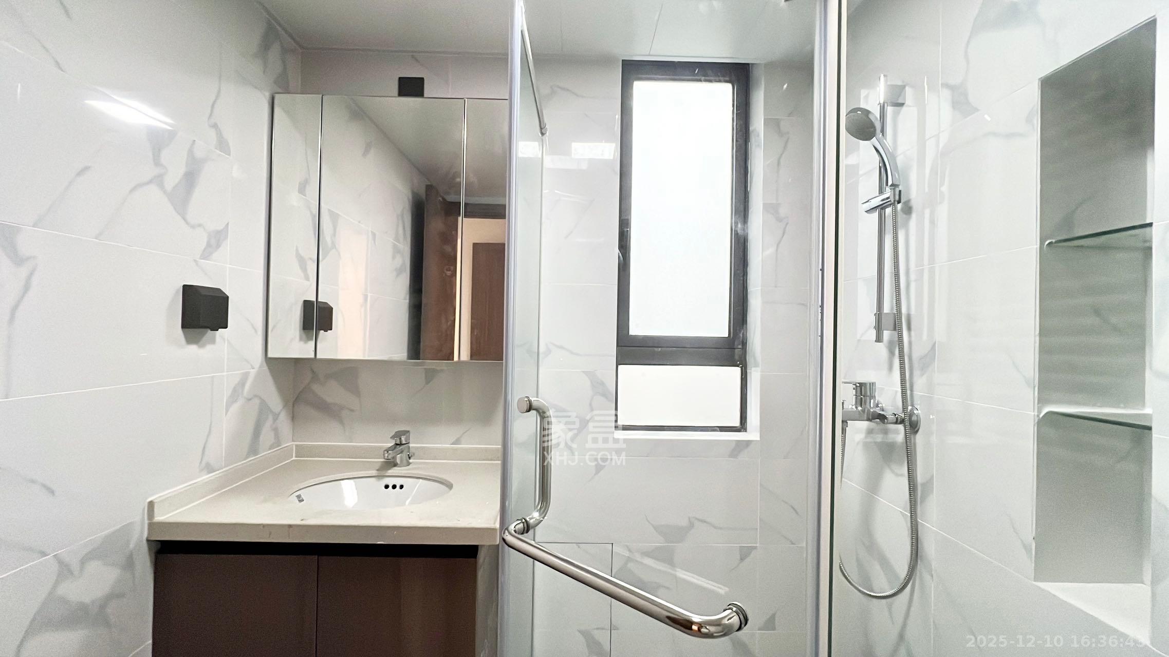 绿地V岛  3室2厅2卫    4500.0元/月室内图