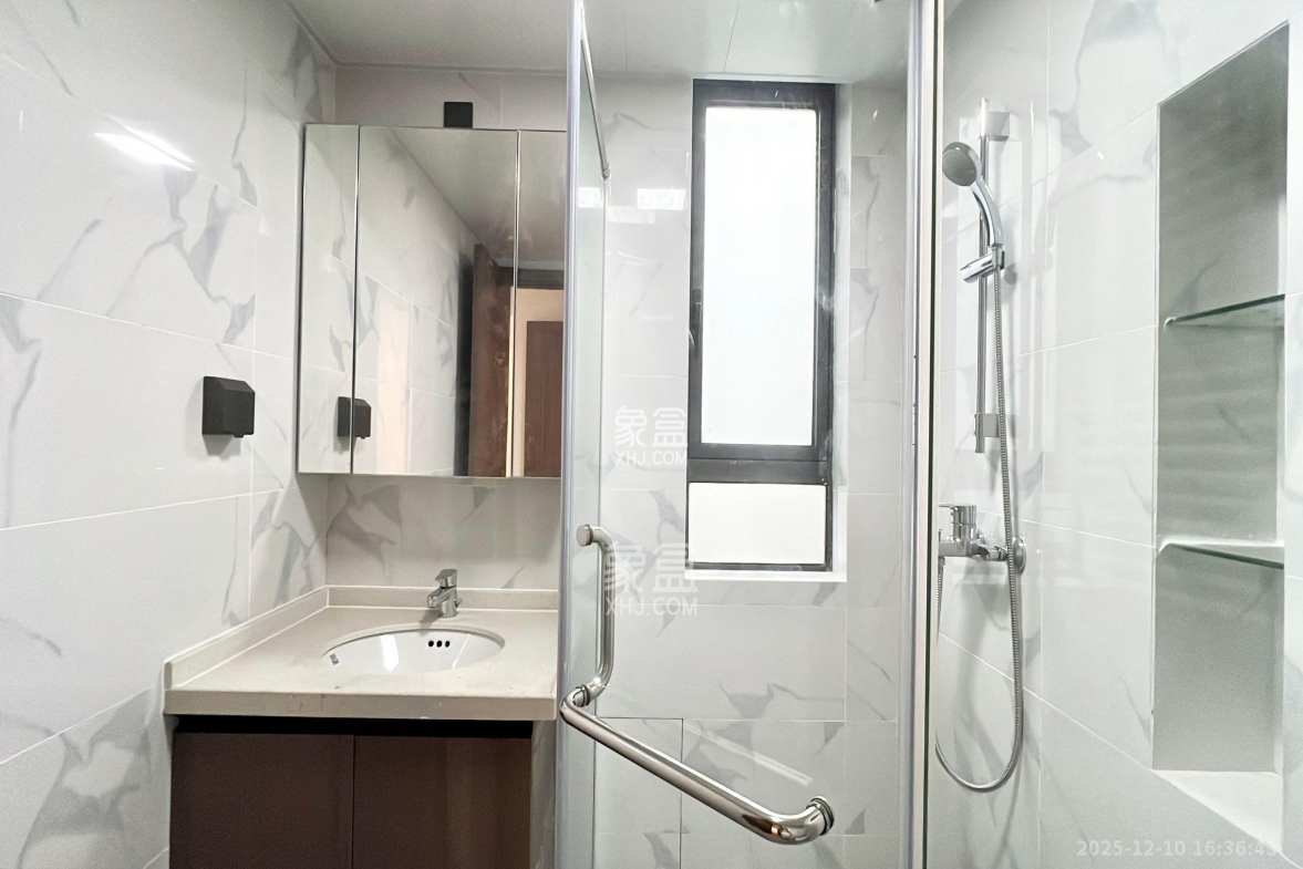 绿地V岛 3室2厅2卫 4500.0元/月 绿地V岛 3室2厅2卫 4500.0元/月室内图