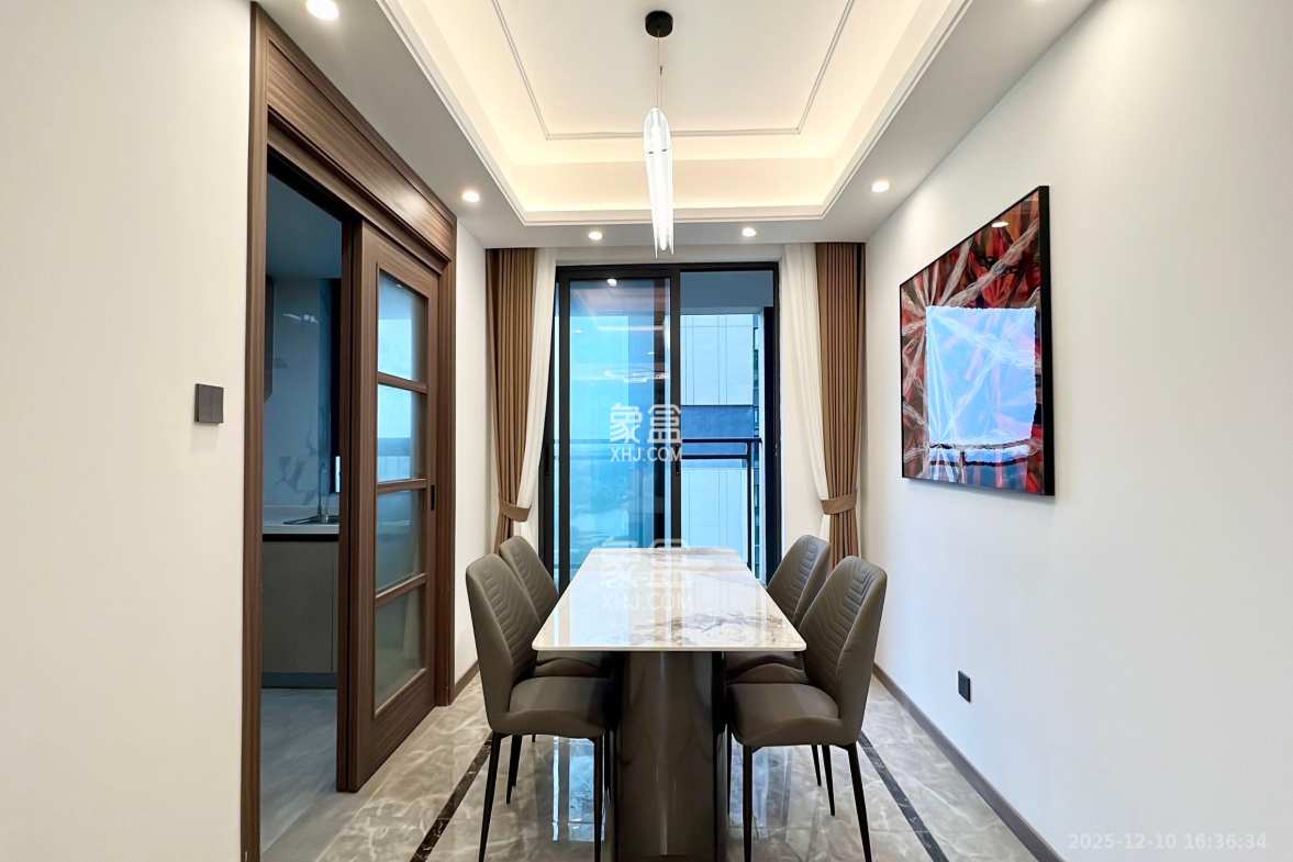 绿地V岛 3室2厅2卫 4500.0元/月 绿地V岛 3室2厅2卫 4500.0元/月室内图