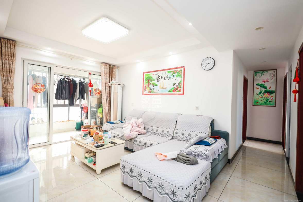 天麓尚层 3室2厅2卫 70.0万 天麓尚层 3室2厅2卫 70.0万客厅