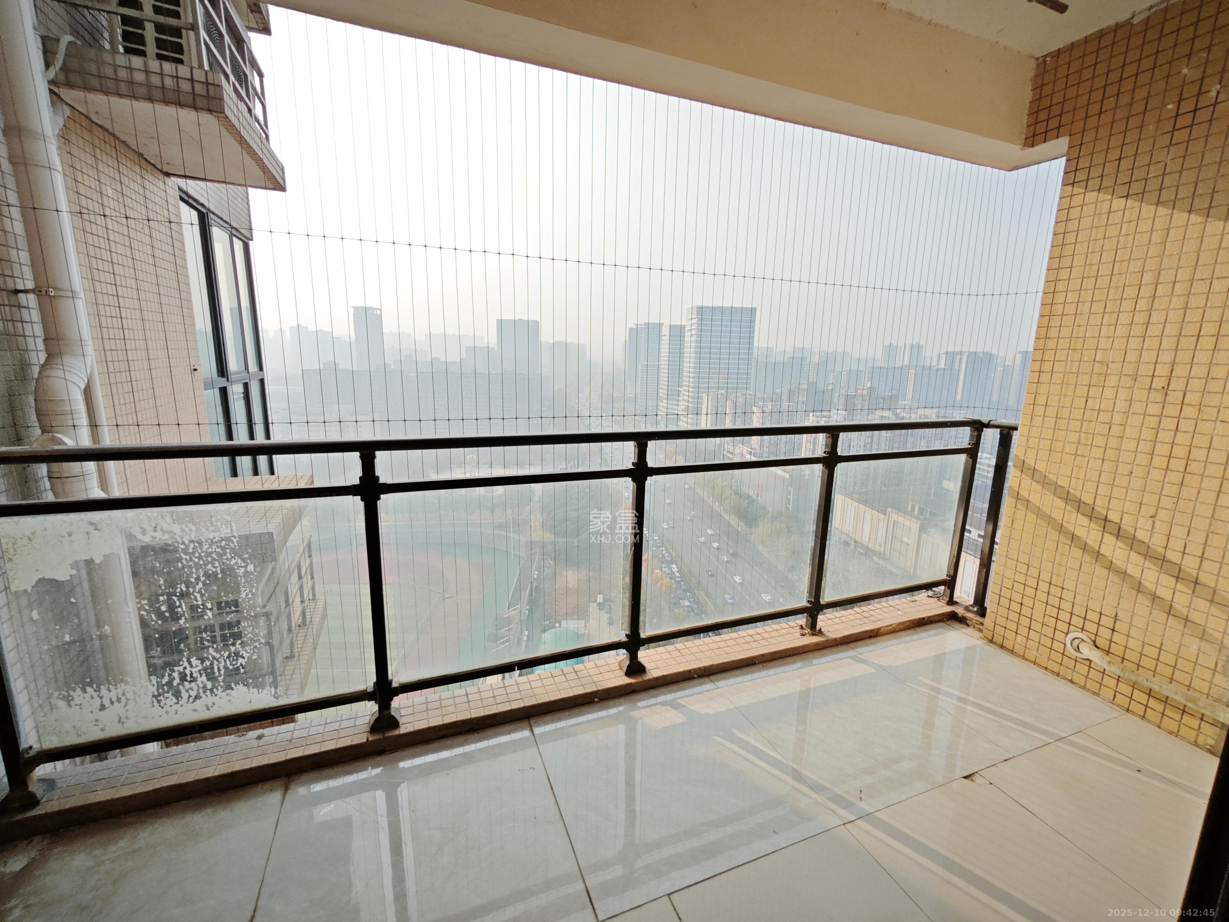 剑桥名门 3室2厅2卫 2300.0元/月 剑桥名门 3室2厅2卫 2300.0元/月室内图