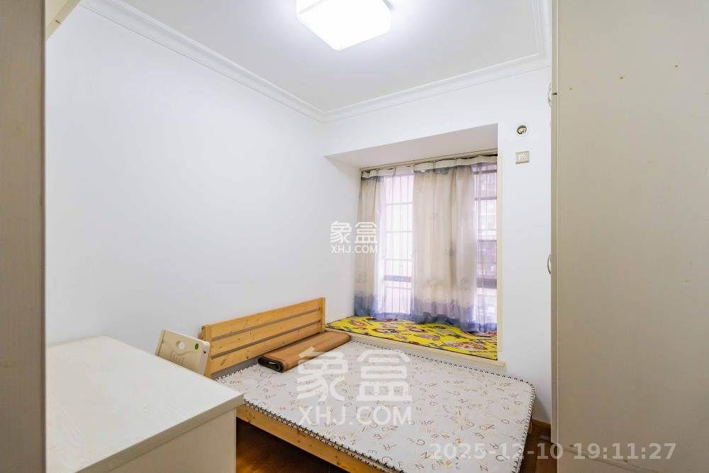 绿洲花园  3室2厅2卫    2750.0元/月室内图