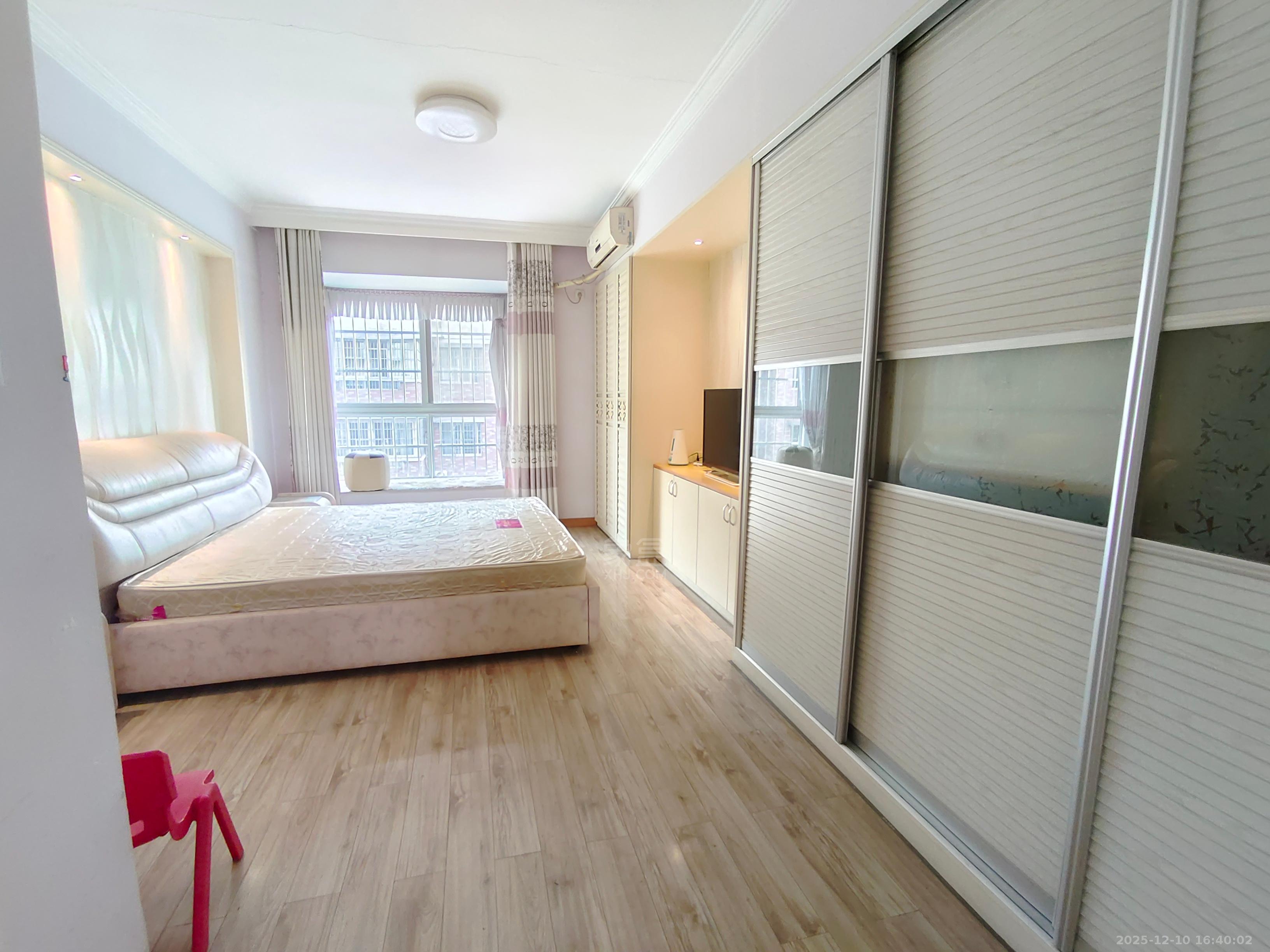 熹悦花都  4室2厅2卫    1500.0元/月室内图