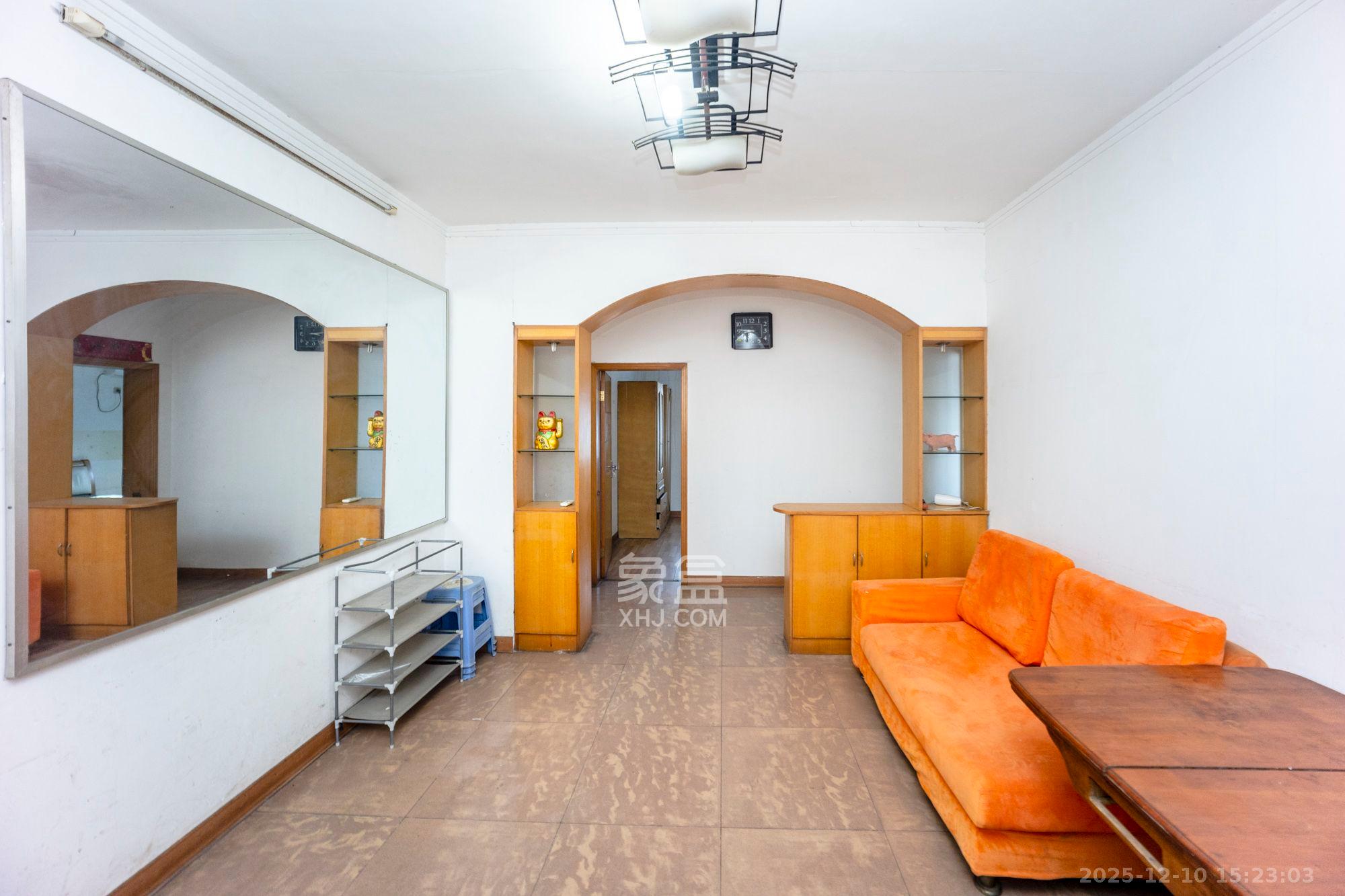 解放四村363号新族公寓 4室2厅1卫 2000.0元/月 解放四村363号新族公寓 4室2厅1卫 2000.0元/月室内图