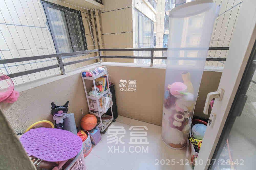 保利香槟国际  3室2厅2卫    1900.0元/月室内图