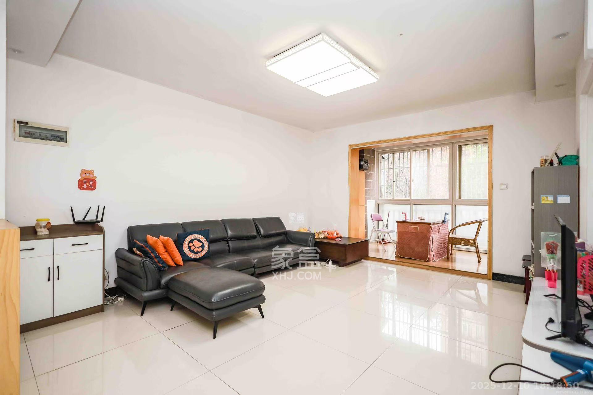 长房西郡 3室2厅2卫 2300.0元/月 长房西郡 3室2厅2卫 2300.0元/月室内图