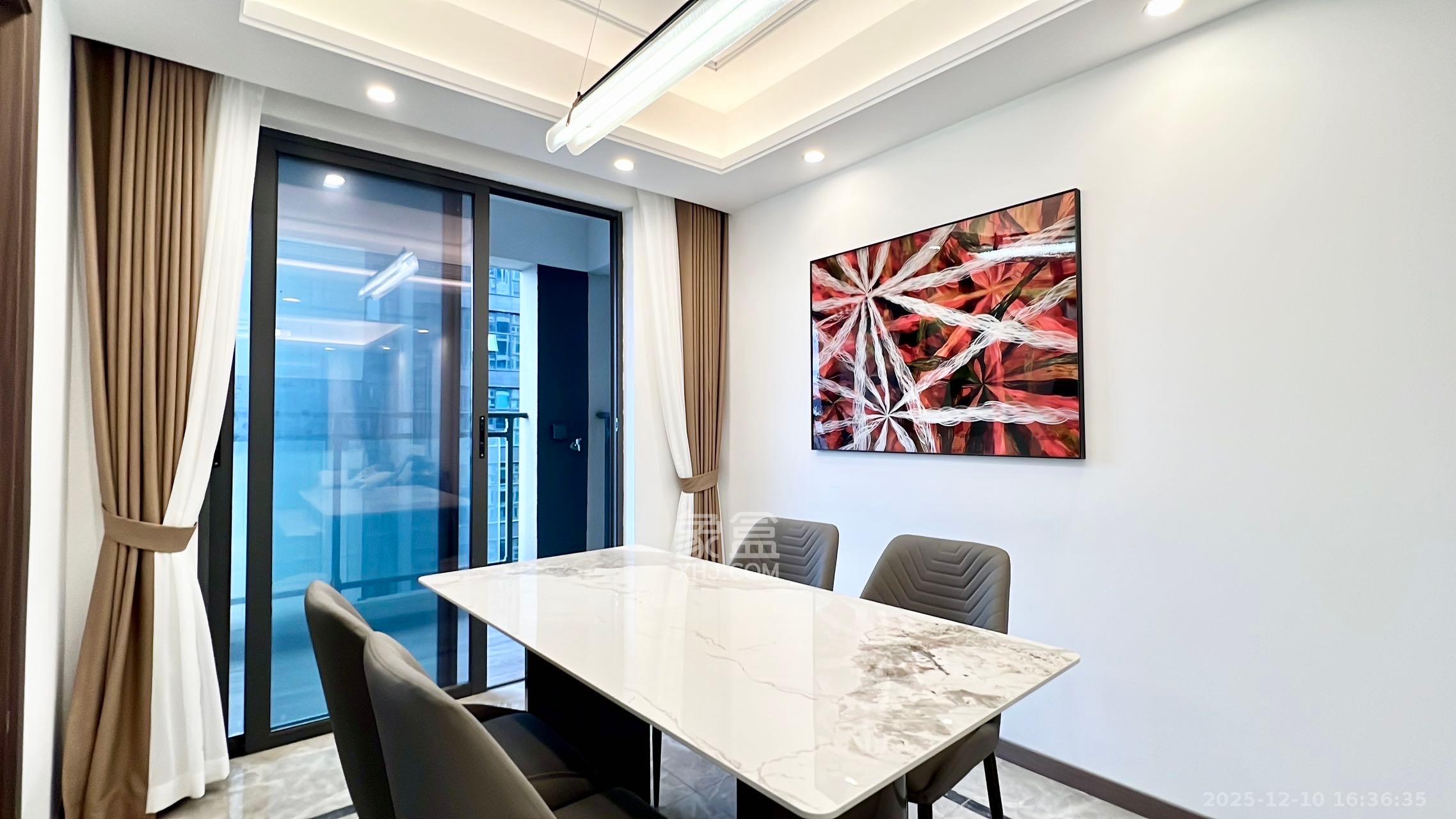 绿地V岛  3室2厅2卫    4500.0元/月室内图