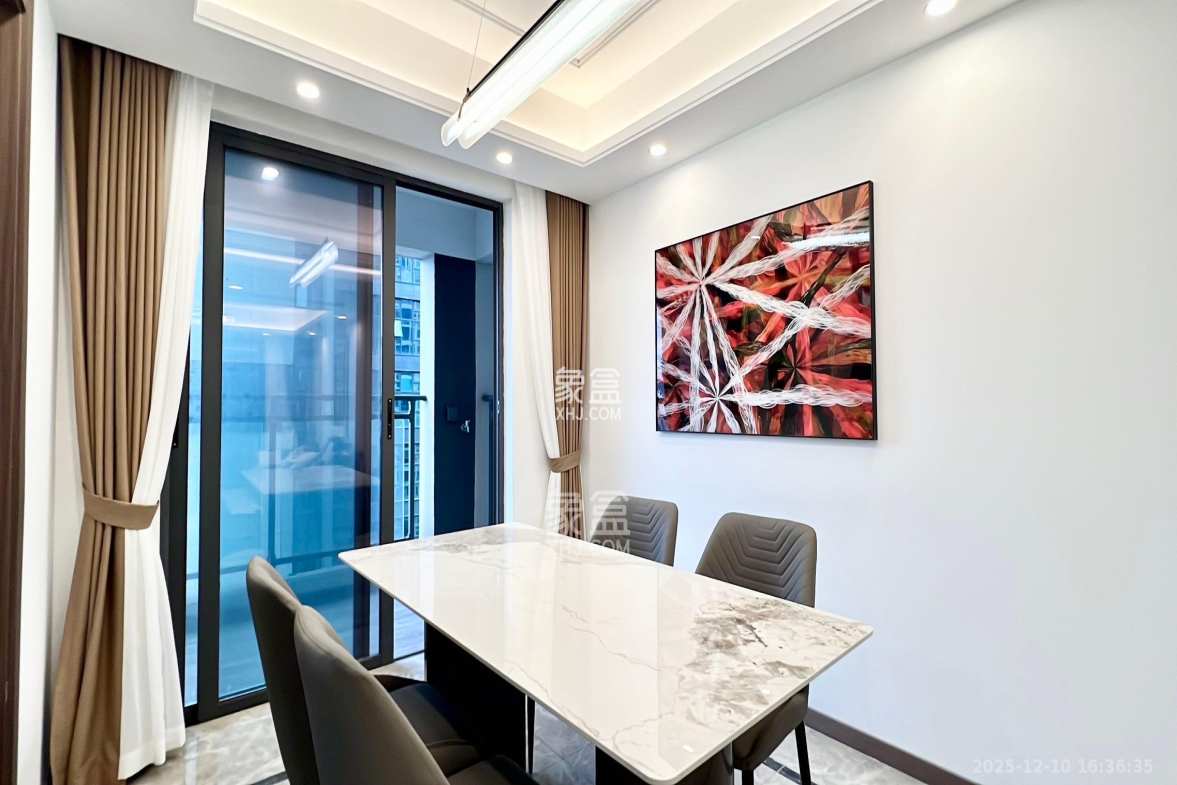 绿地V岛 3室2厅2卫 4500.0元/月 绿地V岛 3室2厅2卫 4500.0元/月室内图