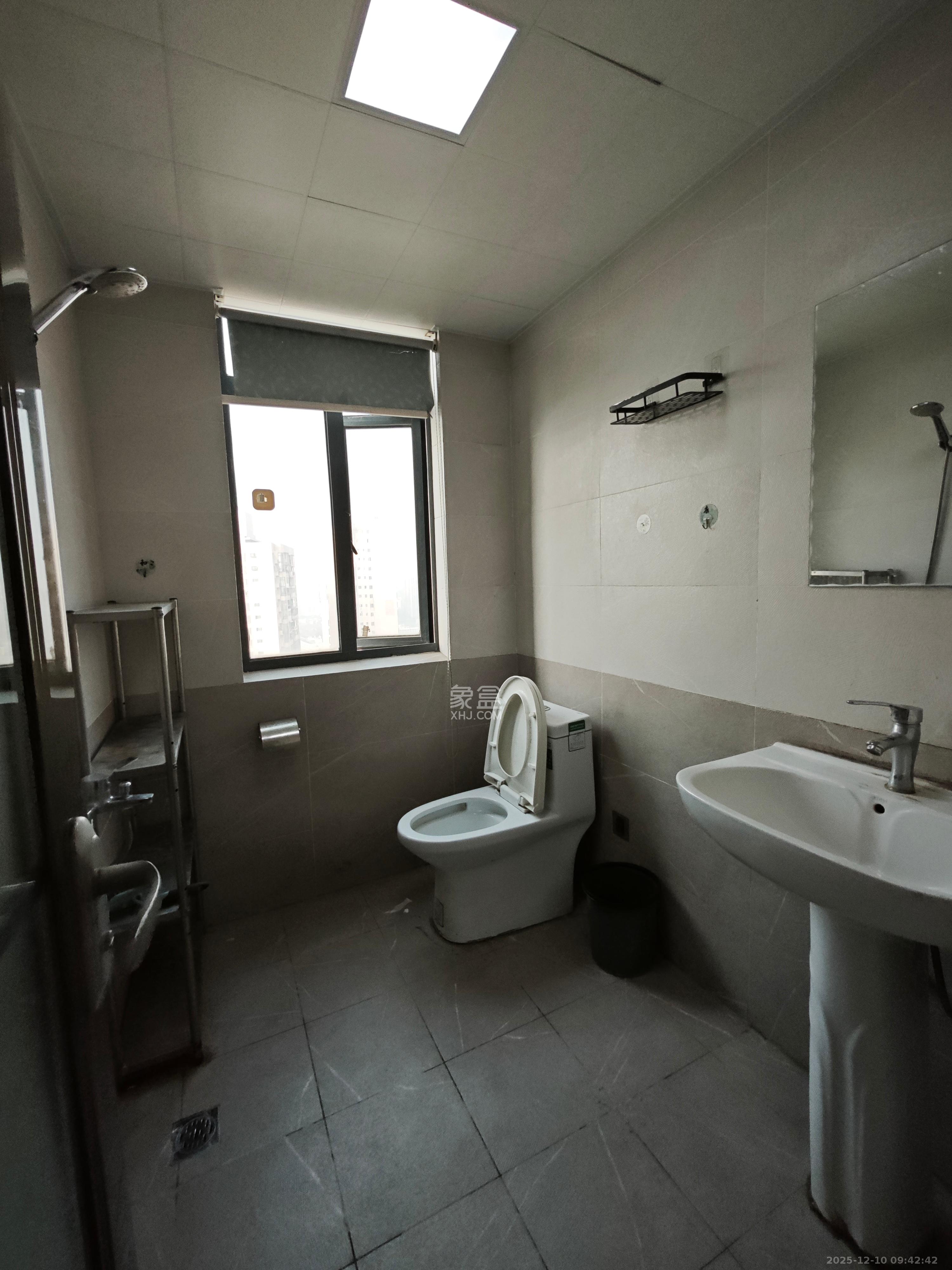 剑桥名门 3室2厅2卫 2300.0元/月 剑桥名门 3室2厅2卫 2300.0元/月室内图