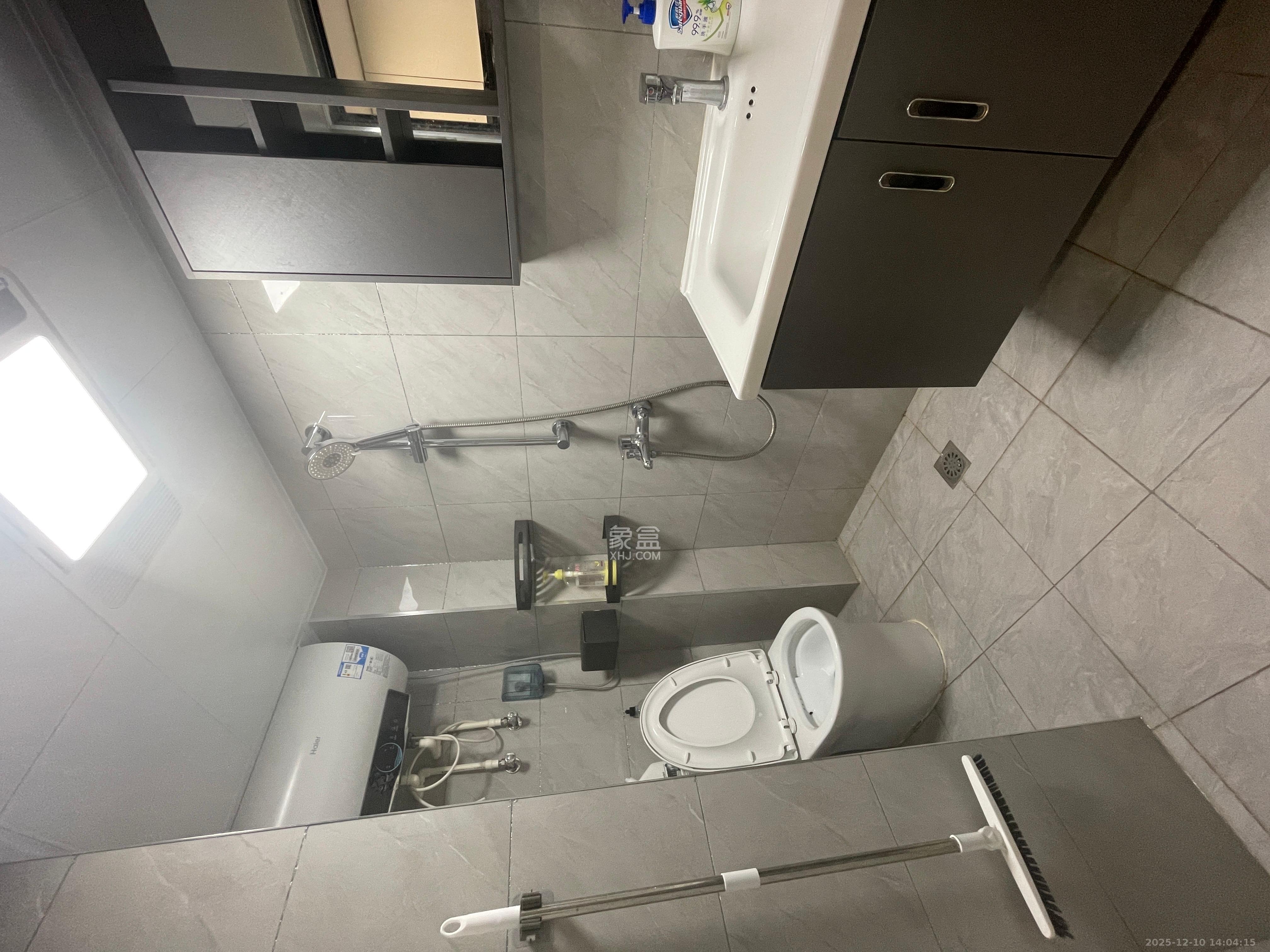 卓越江岸  2室2厅1卫    2200.0元/月室内图