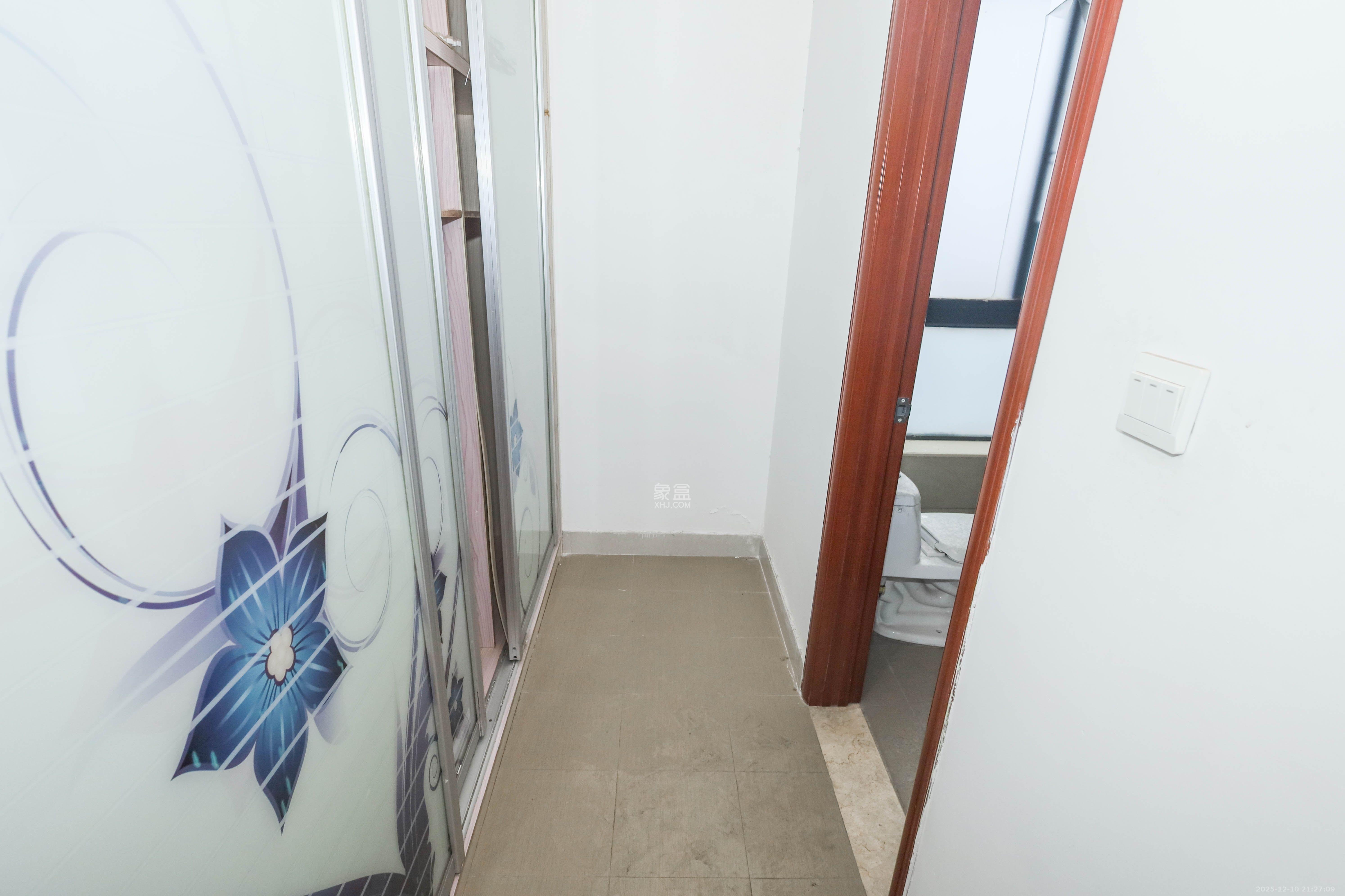 保利麓谷林语A区  4室2厅2卫    2800.0元/月室内图