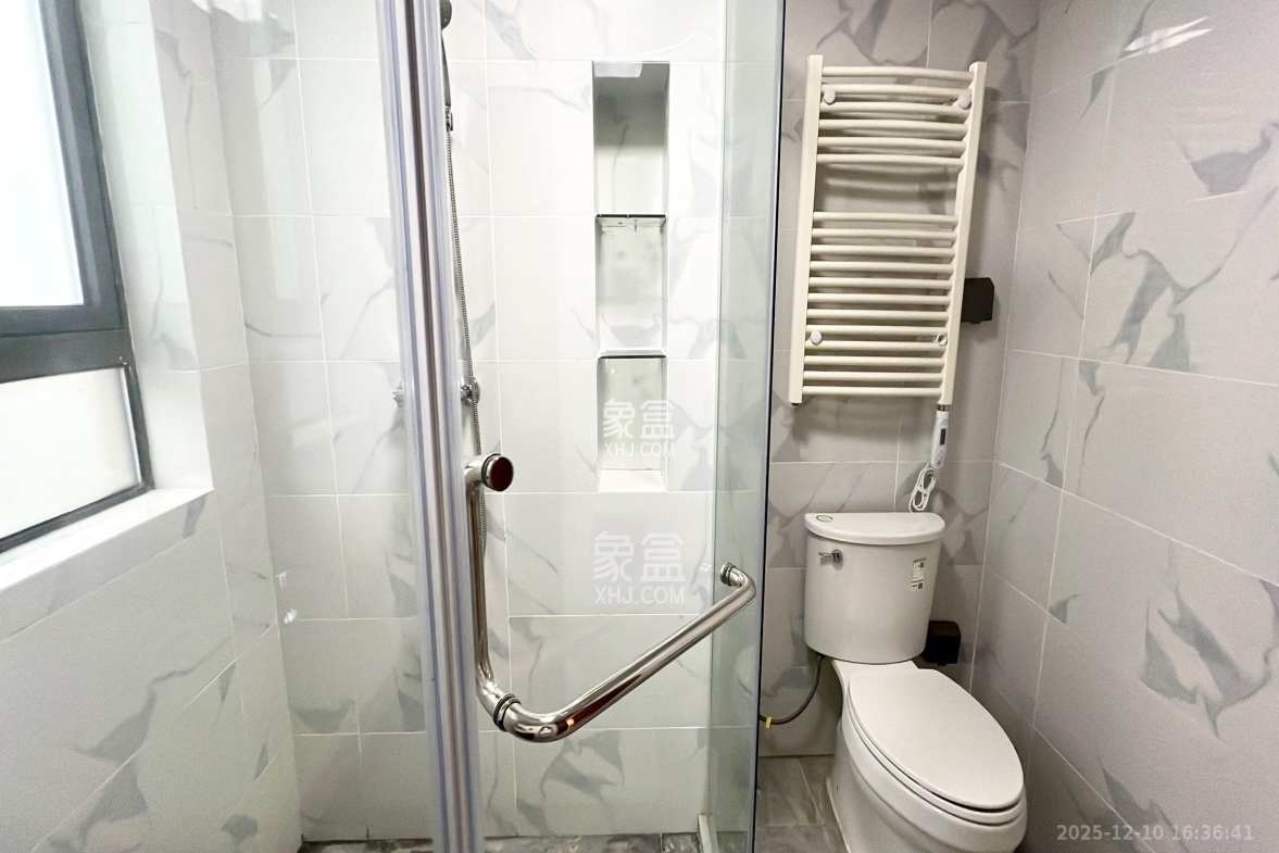 绿地V岛 3室2厅2卫 4500.0元/月 绿地V岛 3室2厅2卫 4500.0元/月室内图