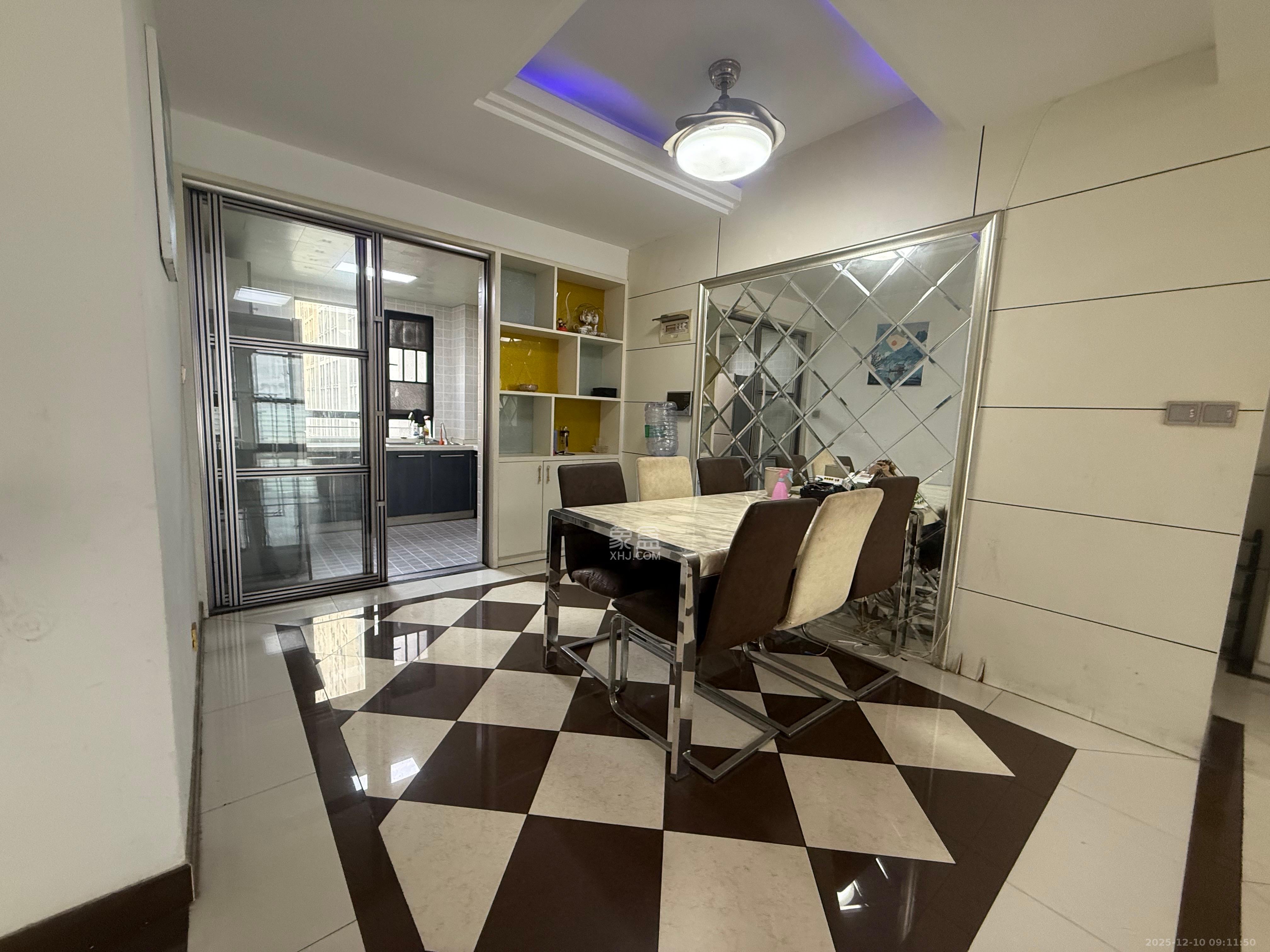 郡原广场  3室2厅2卫    3200.0元/月室内图