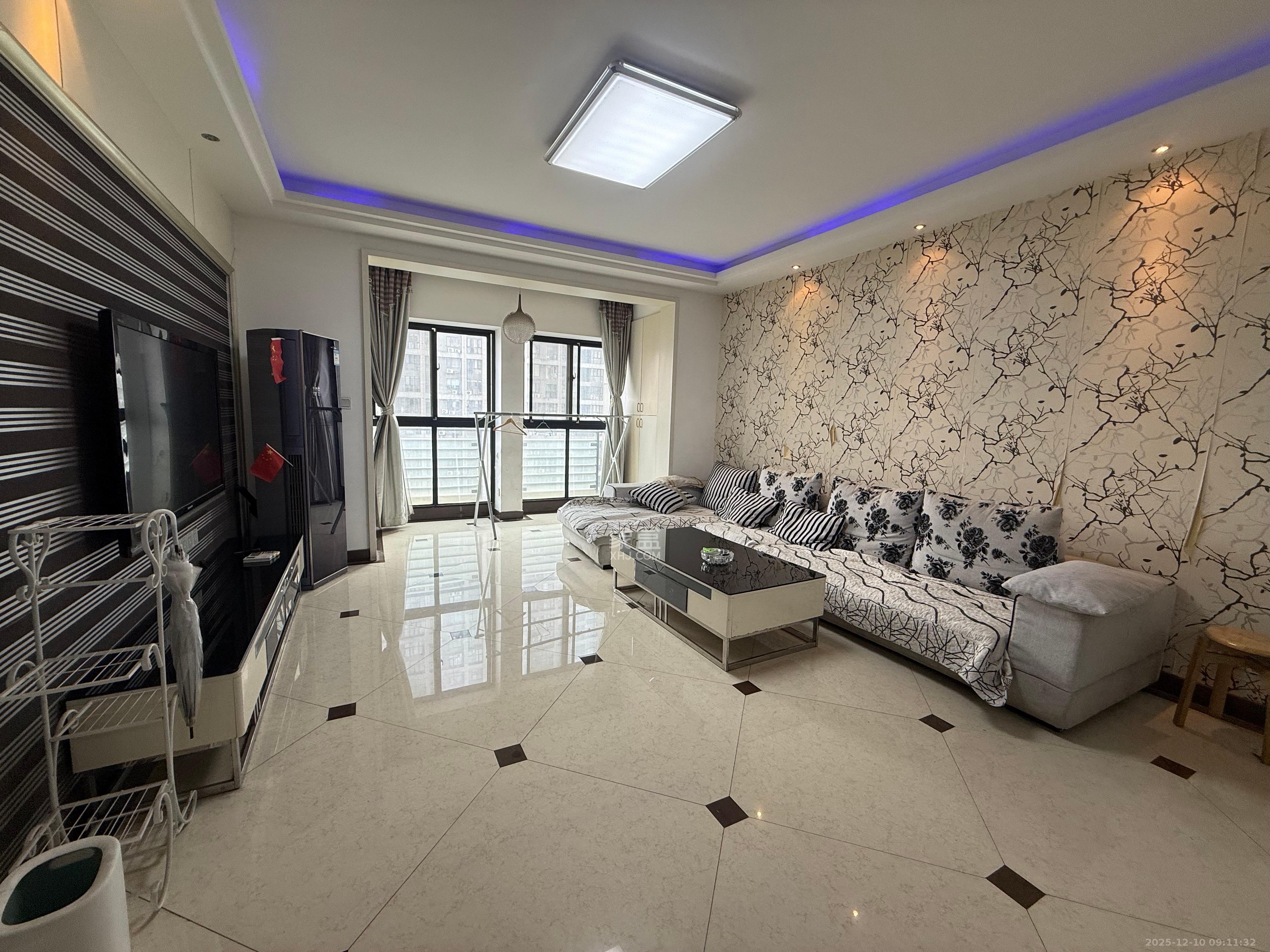 郡原广场  3室2厅2卫    3200.0元/月室内图1