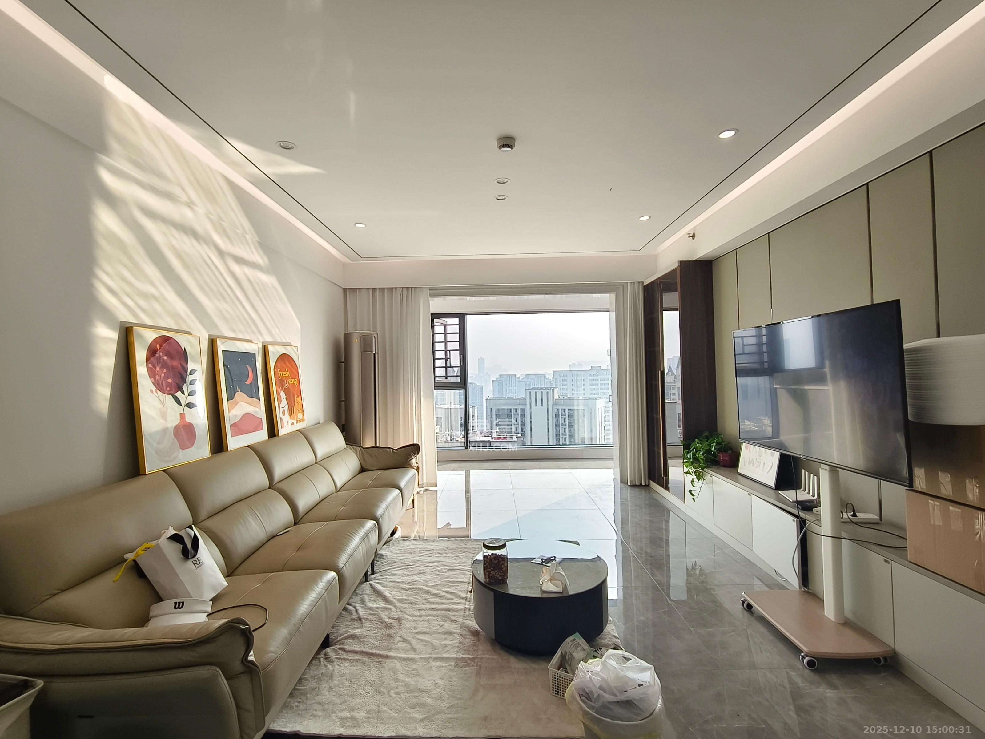 卓越中寰  4室2厅2卫    5800.0元/月