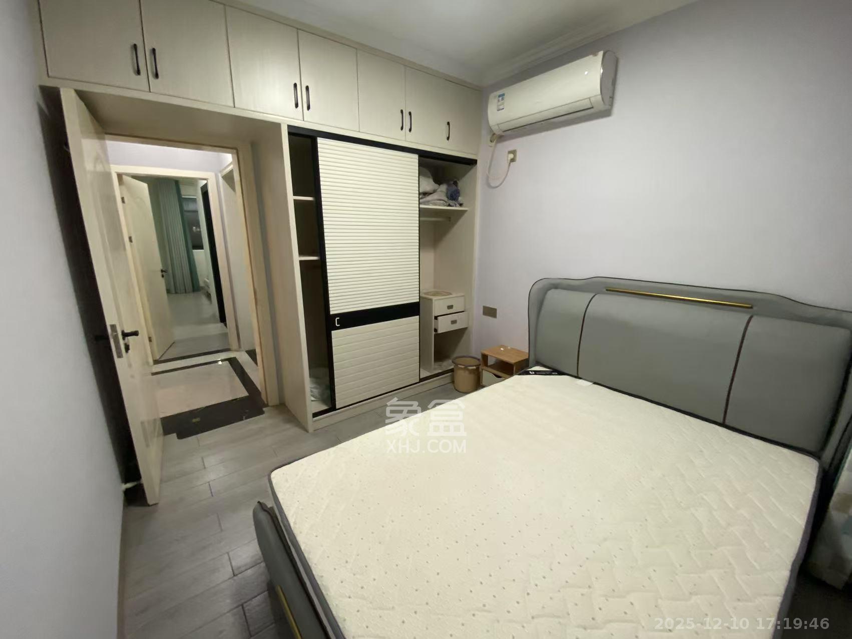 绿地新都会  4室2厅2卫    3000.0元/月室内图