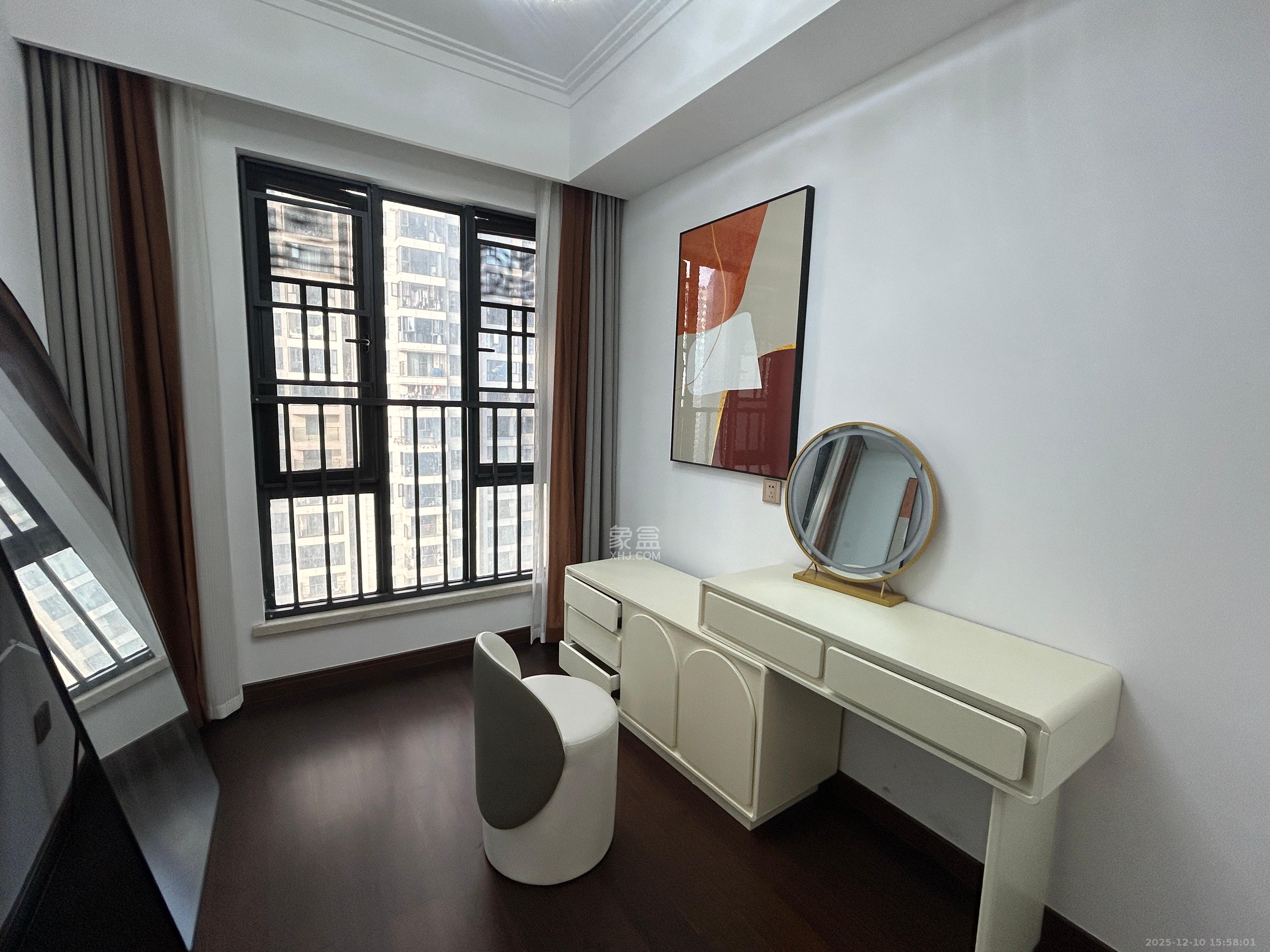 绿地长沙城际空间站(绿地新里佳苑) 4室2厅2卫 4000.0元/月 绿地长沙城际空间站(绿地新里佳苑) 4室2厅2卫 4000.0元/月室内图