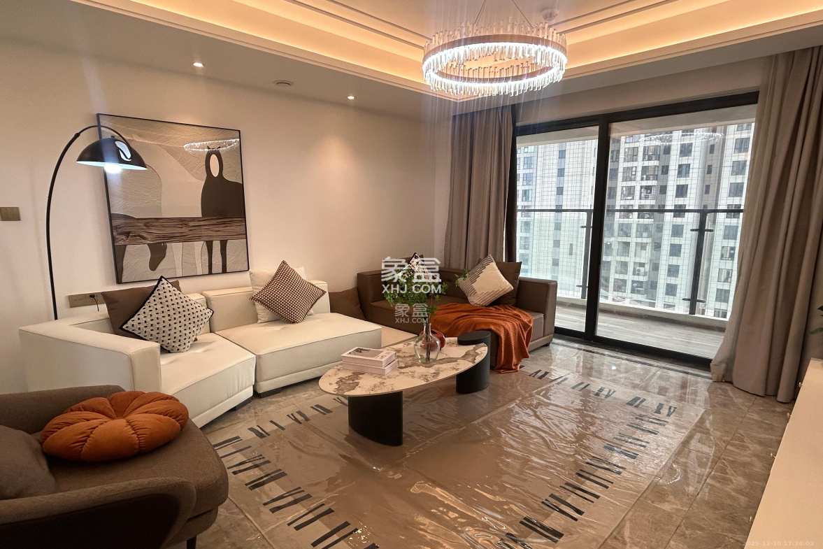 绿地长沙城际空间站(绿地新里佳苑) 4室2厅2卫 4200.0元/月 绿地长沙城际空间站(绿地新里佳苑) 4室2厅2卫 4200.0元/月室内图