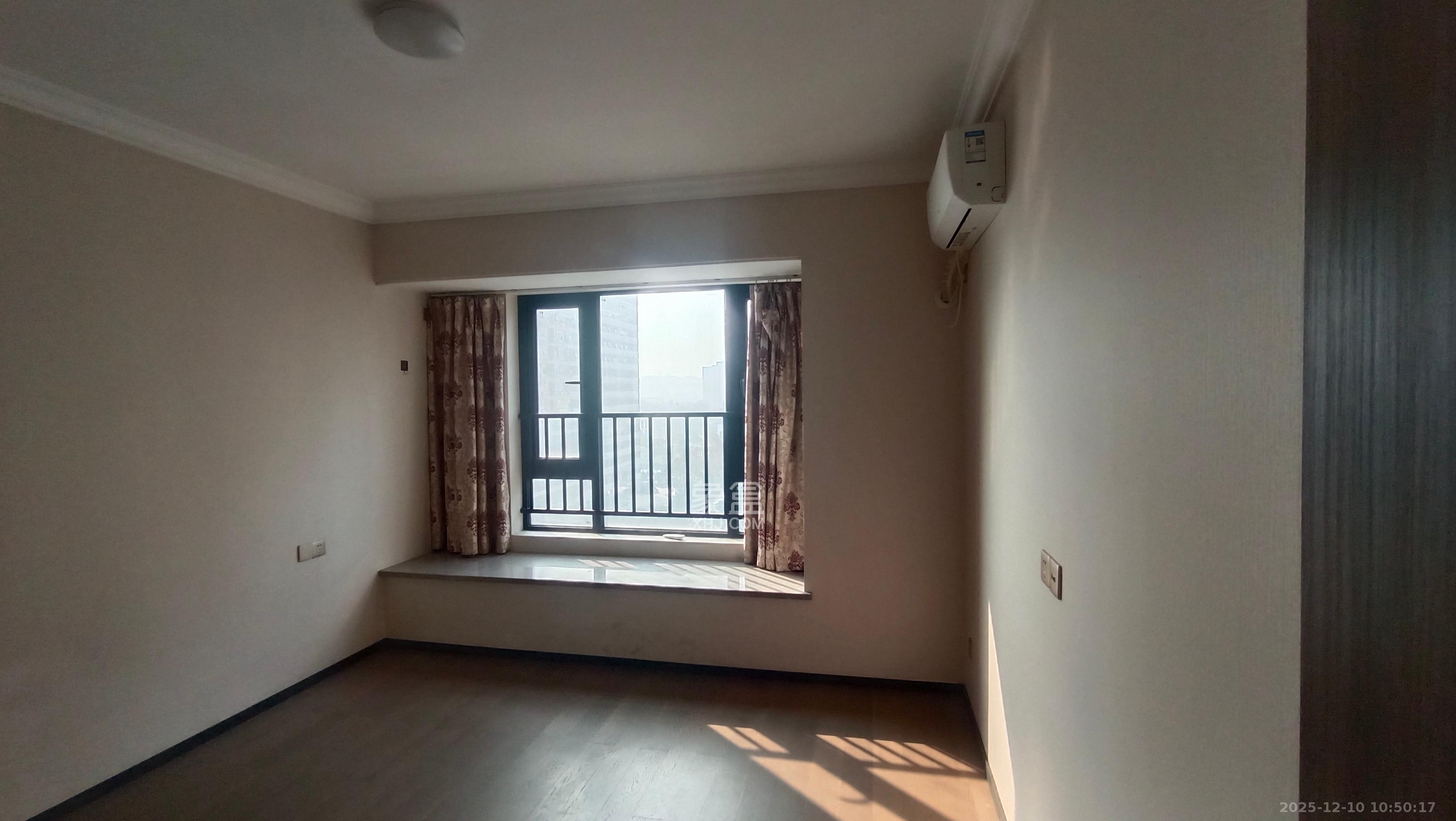 中海阅麓山一期  4室2厅2卫    3600.0元/月