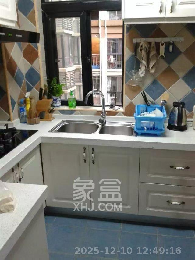 英郡年华  2室1厅1卫    2300.0元/月