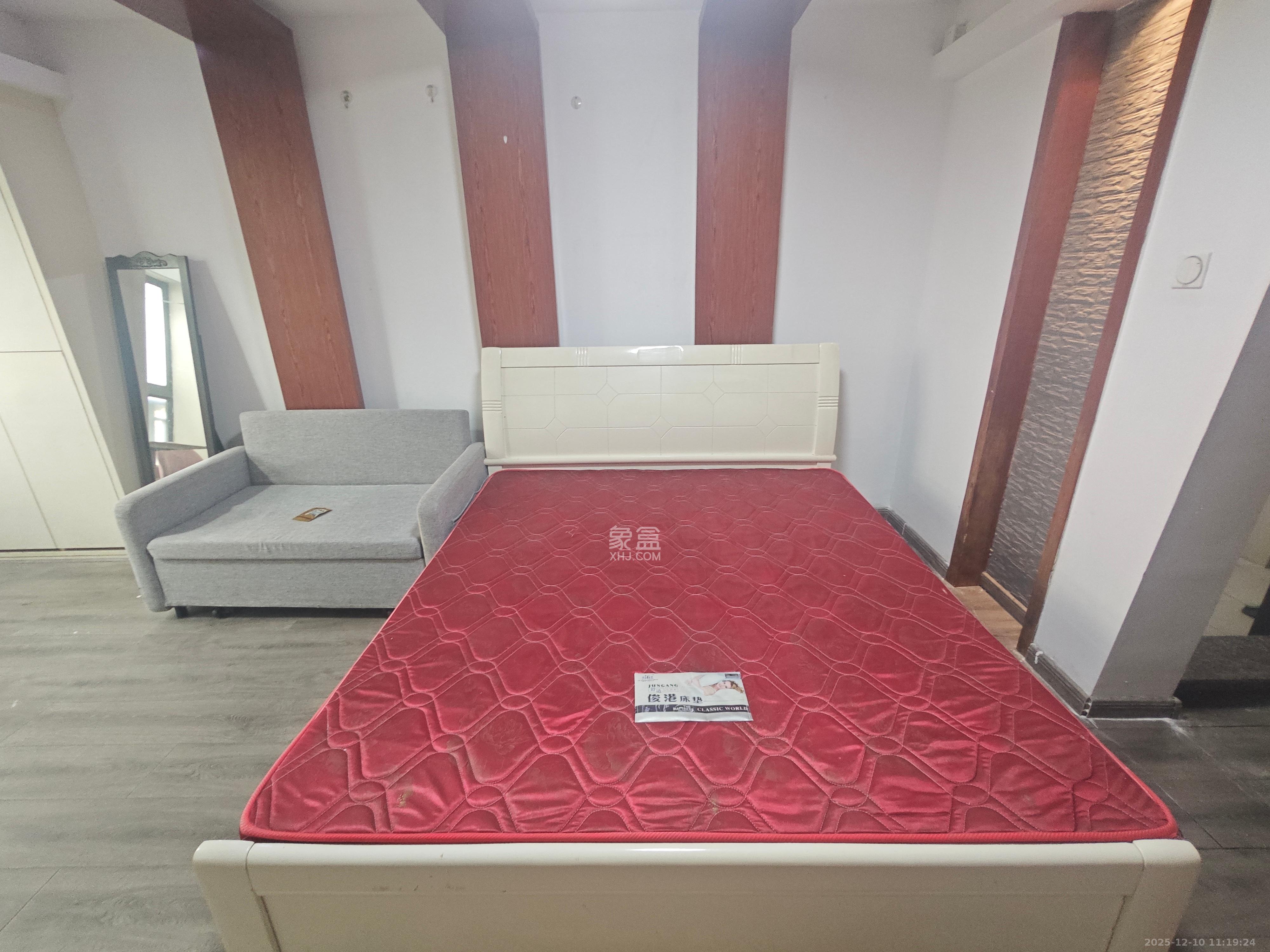 都市兰亭  1室1厅1卫    1000.0元/月