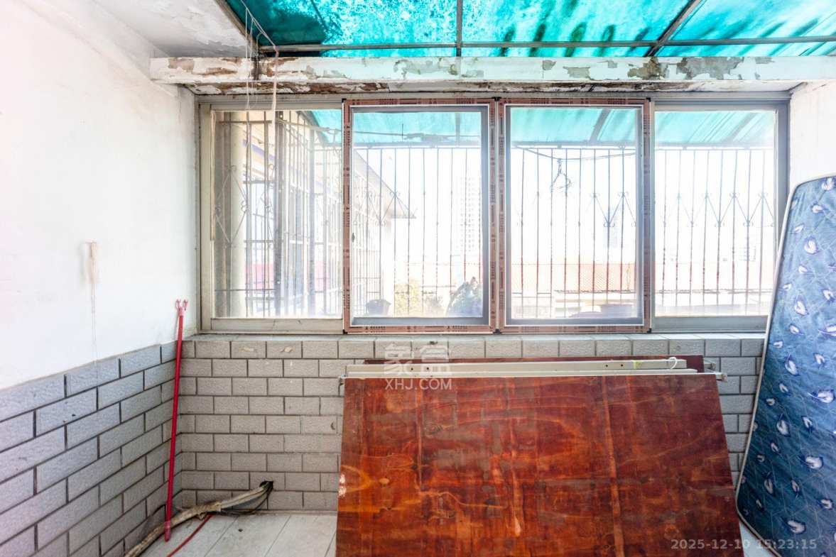 解放四村363号新族公寓 4室2厅1卫 2000.0元/月 解放四村363号新族公寓 4室2厅1卫 2000.0元/月室内图