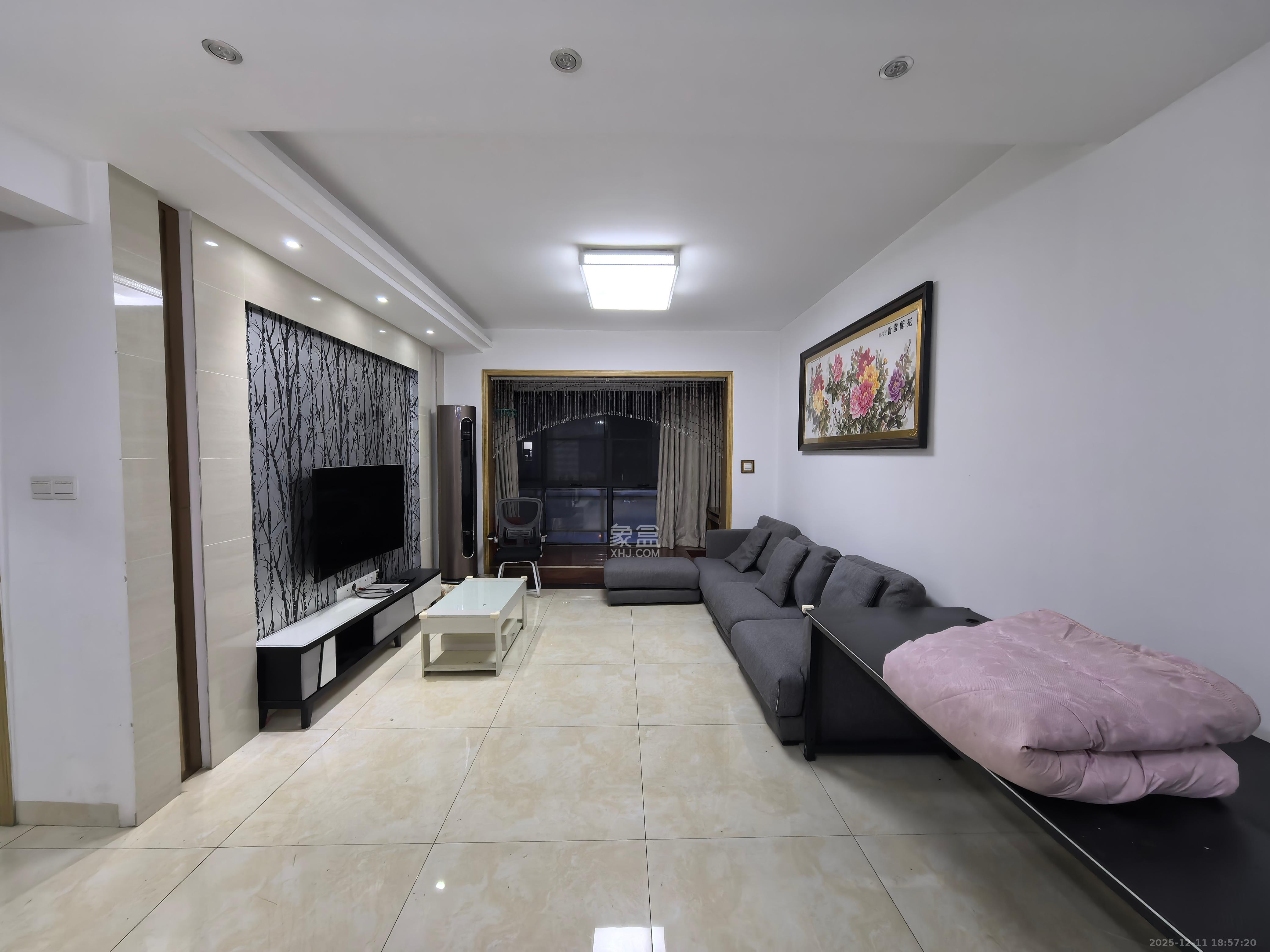 中信城市广场（中信新城一期）  2室2厅1卫    2000.0元/月