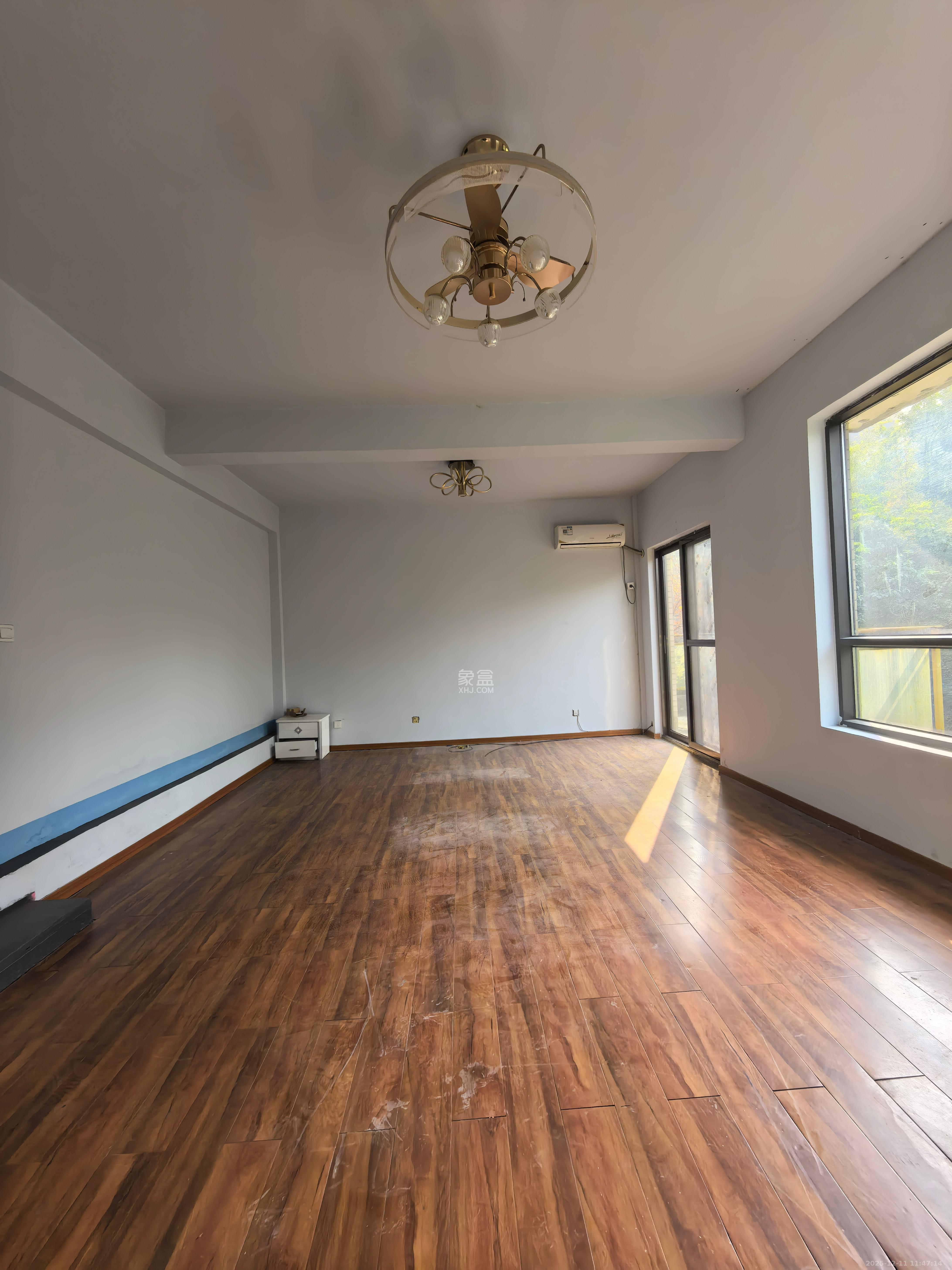 山水湾  5室2厅2卫    5200.0元/月