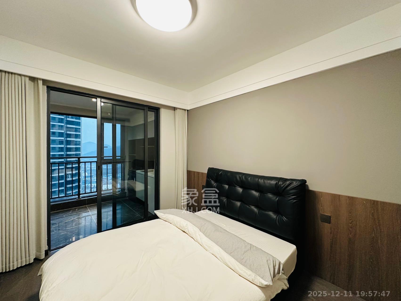 绿地麓云国际一期 5室2厅2卫 6500.0元/月 绿地麓云国际一期 5室2厅2卫 6500.0元/月室内图