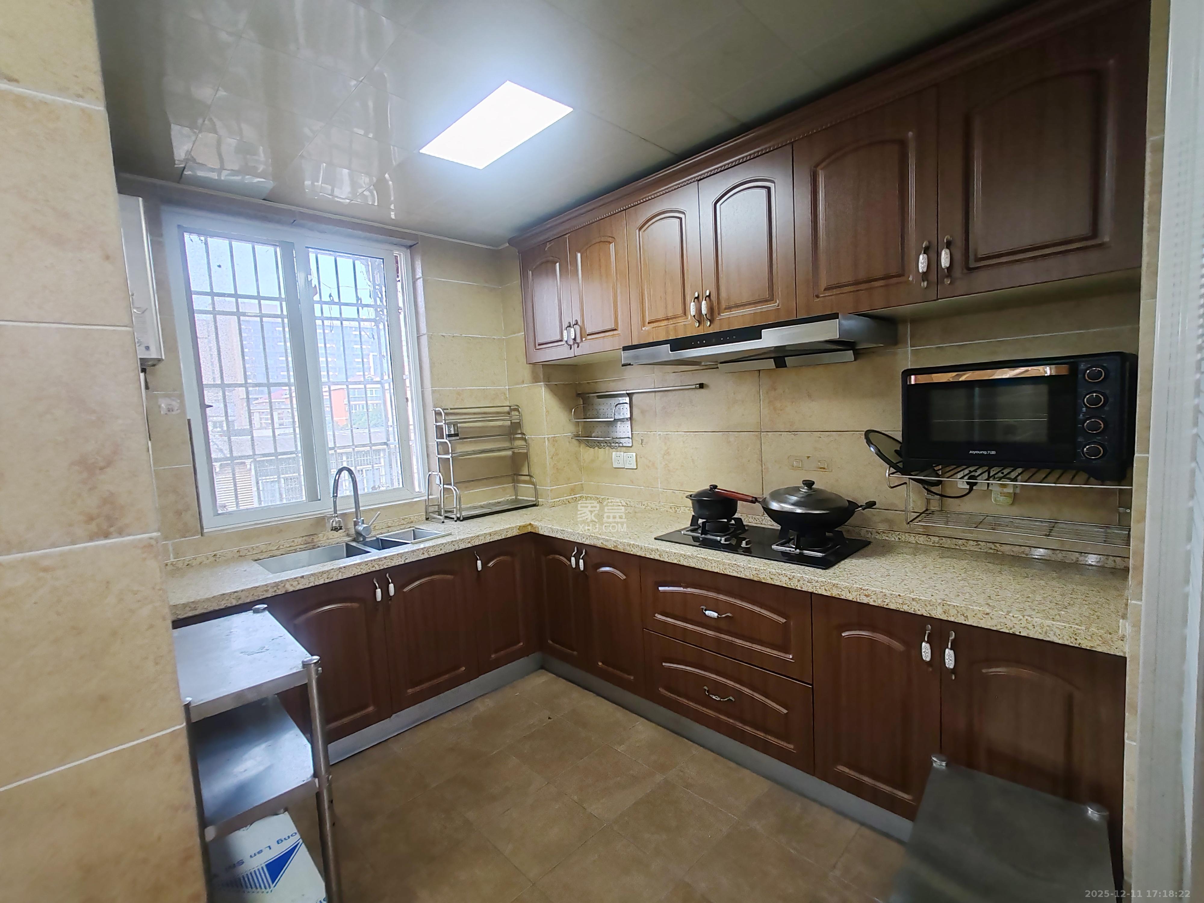 申奥美域  3室2厅2卫    2000.0元/月室内图