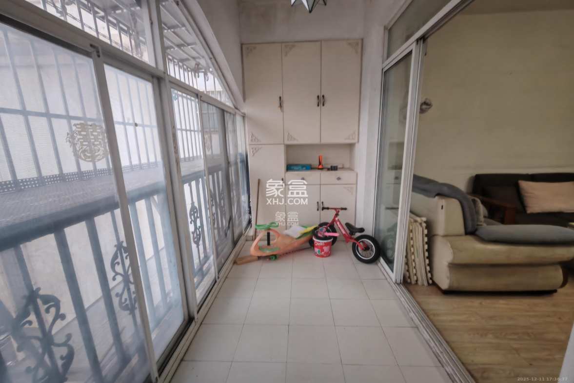 城市山水豪园(山水城市风景) 3室2厅2卫 2400.0元/月 城市山水豪园(山水城市风景) 3室2厅2卫 2400.0元/月室内图