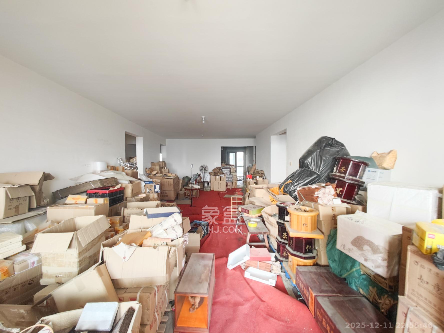 美洲故事高层  5室2厅2卫    215.0万