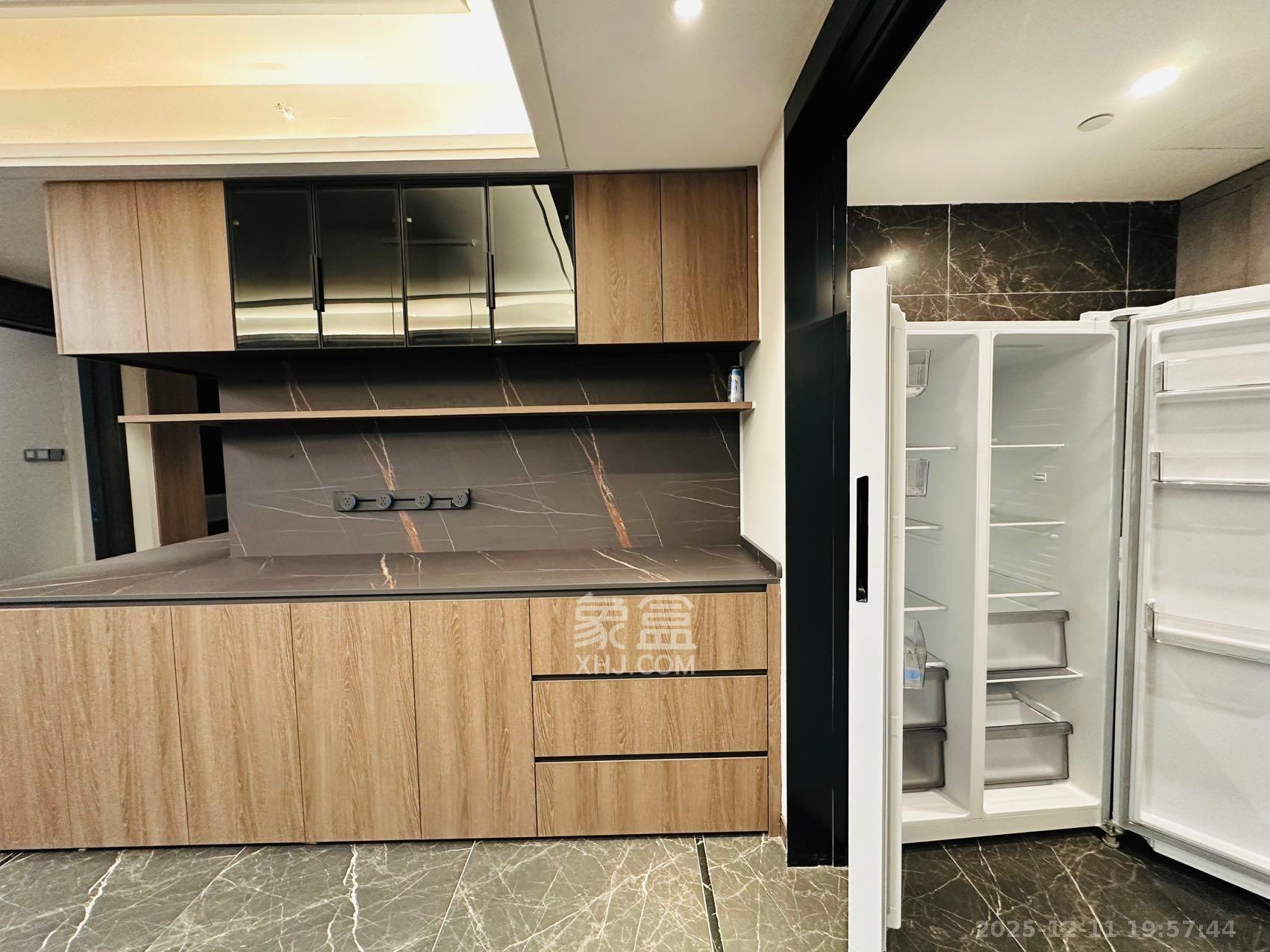 绿地麓云国际一期 5室2厅2卫 6500.0元/月 绿地麓云国际一期 5室2厅2卫 6500.0元/月室内图