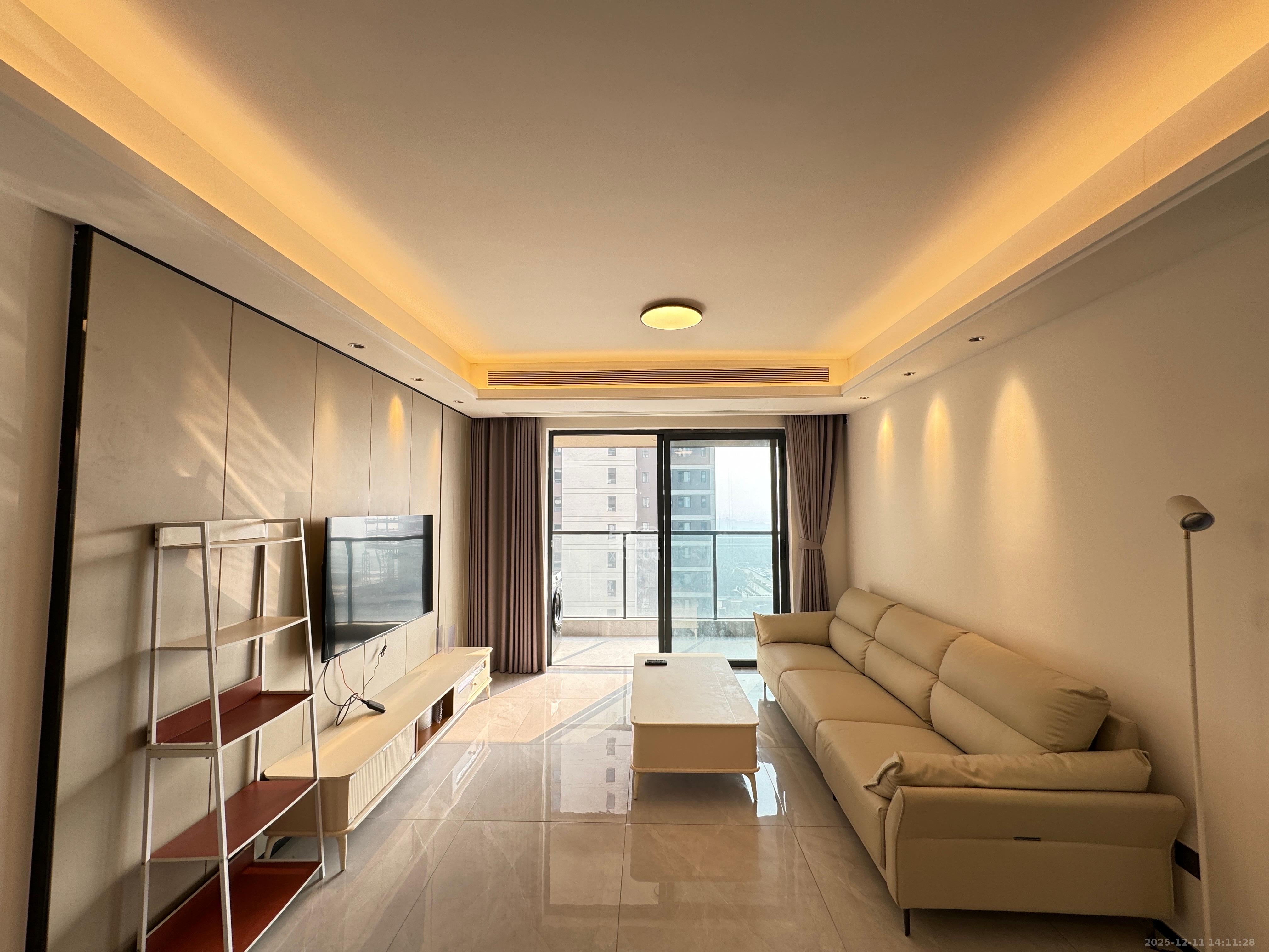 三一云谷  3室2厅1卫    3400.0元/月