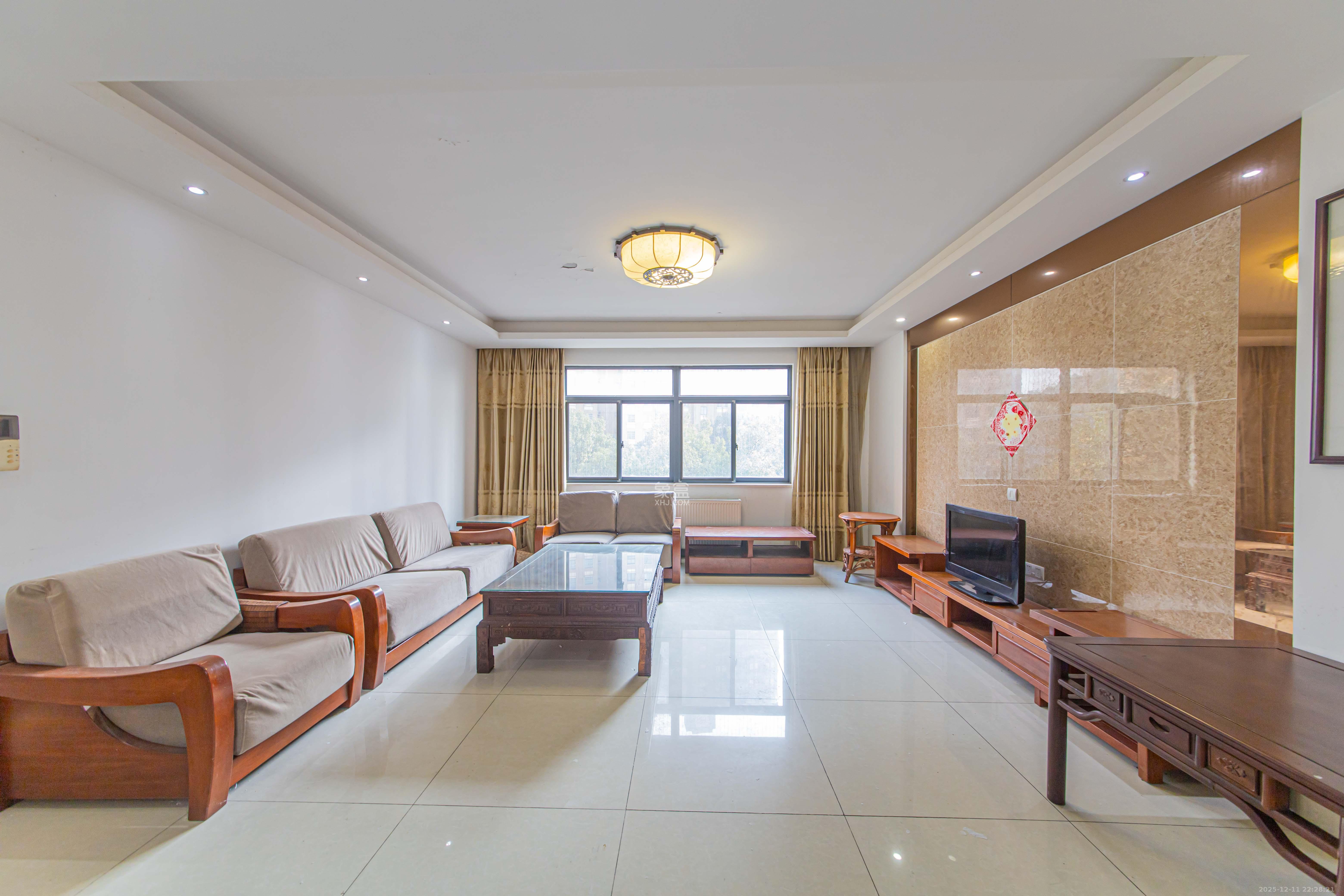 山水嘉园  5室2厅2卫    100.0万