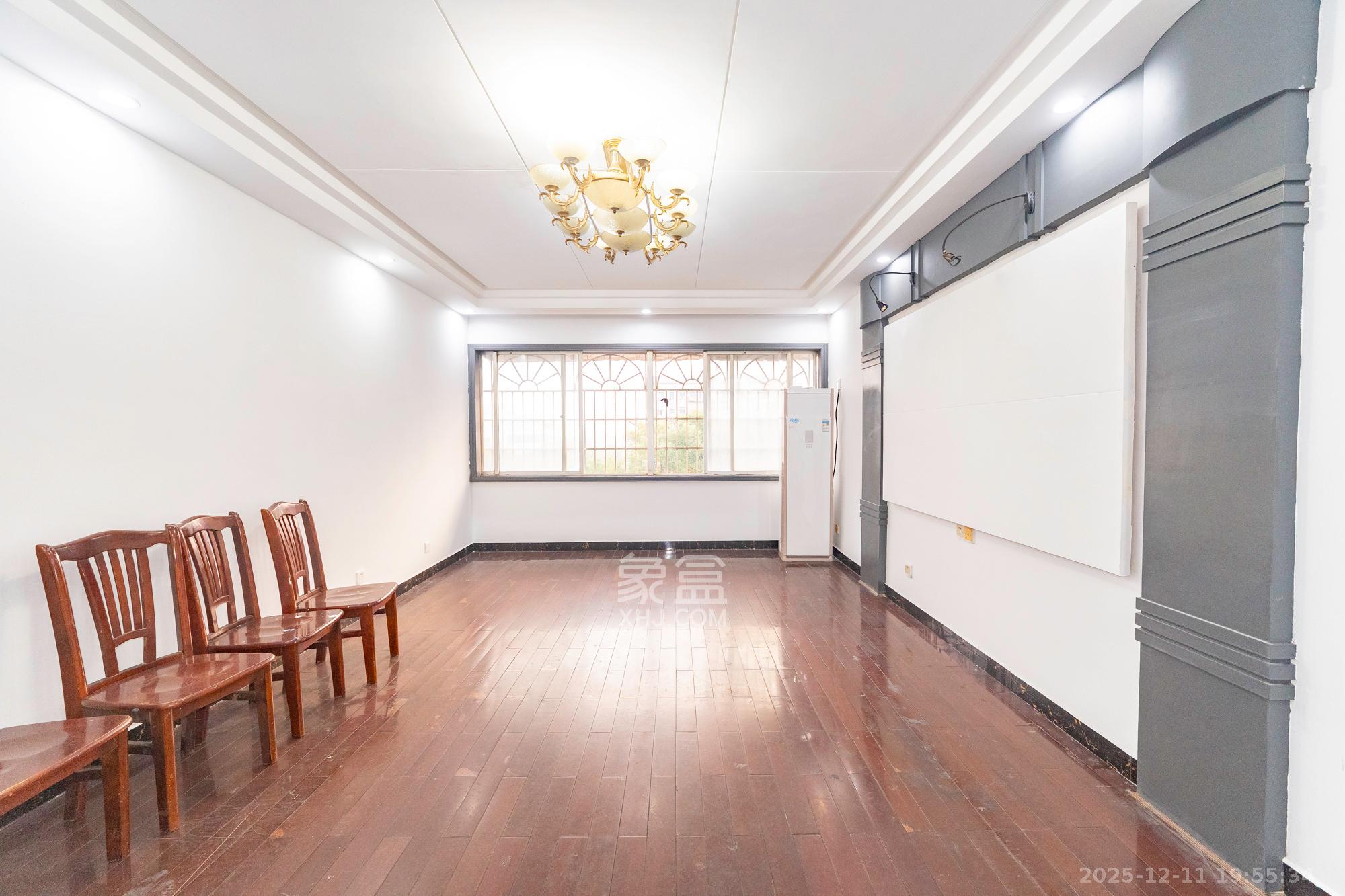 金鹰小区  3室2厅1卫    60.0万