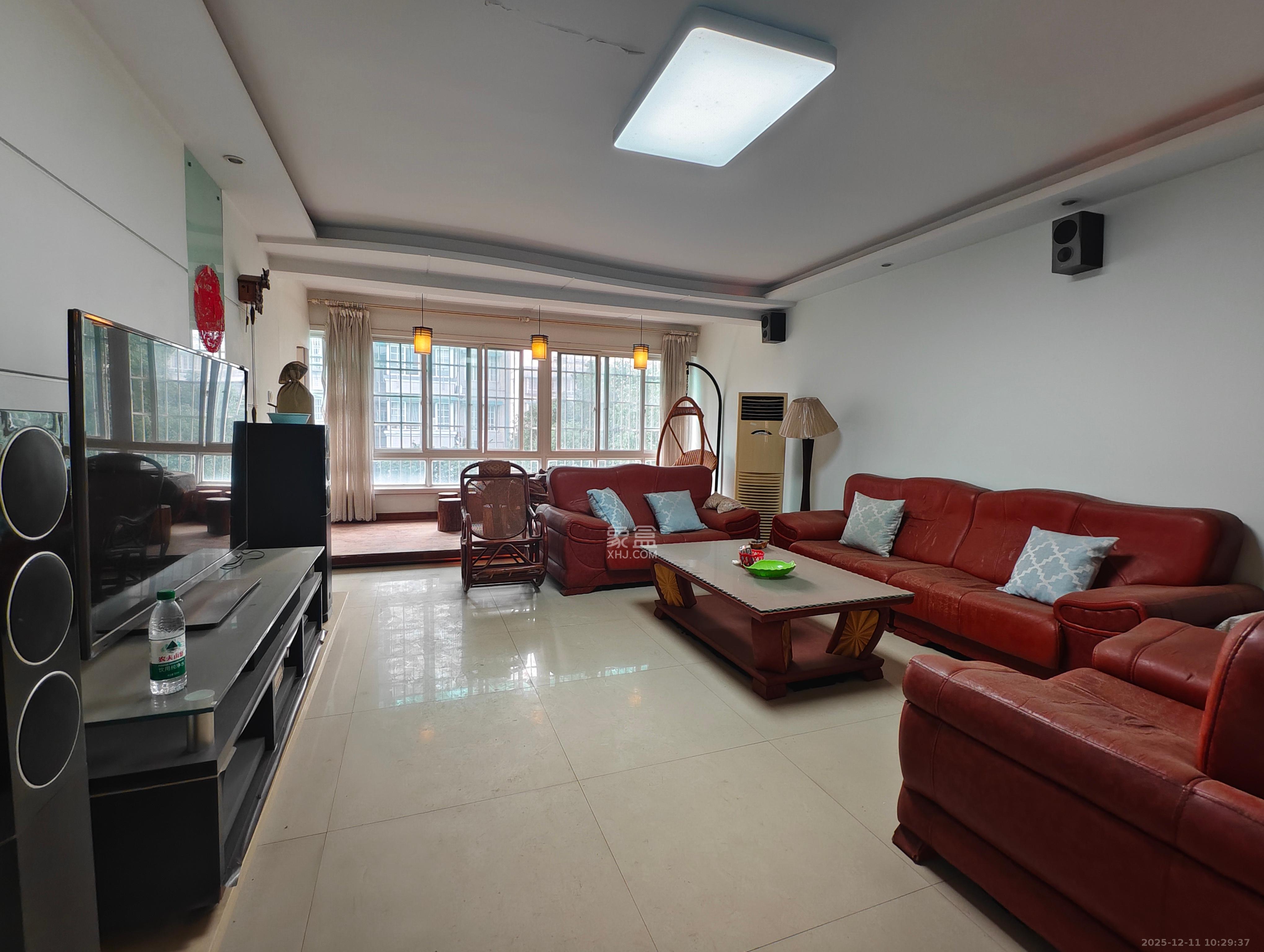 鑫天佳园  4室2厅2卫    3000.0元/月