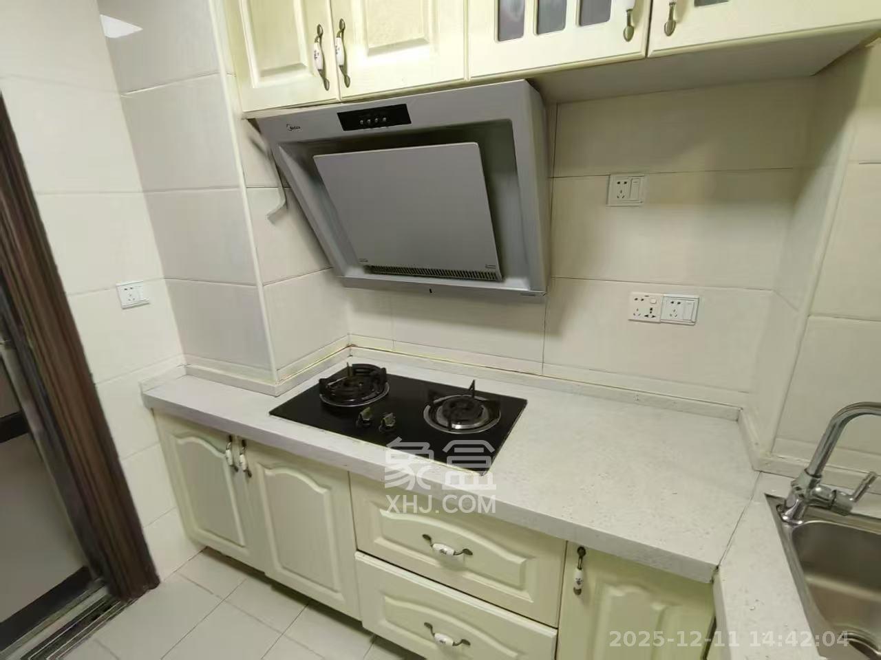 世纪桃花苑 1室1厅1卫 1300.0元/月 世纪桃花苑 1室1厅1卫 1300.0元/月室内图