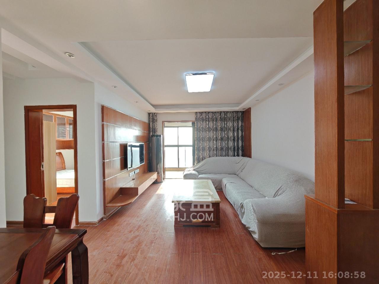 达美D6区  3室2厅2卫    2500.0元/月