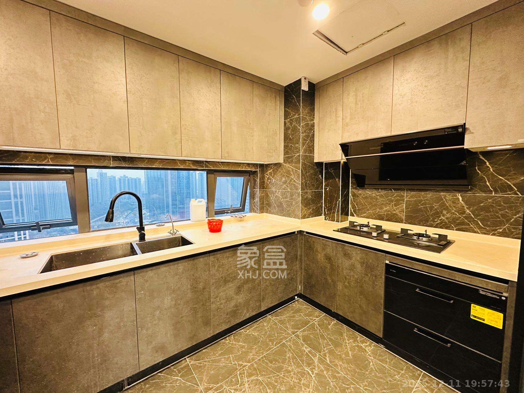 绿地麓云国际一期 5室2厅2卫 6500.0元/月 绿地麓云国际一期 5室2厅2卫 6500.0元/月室内图