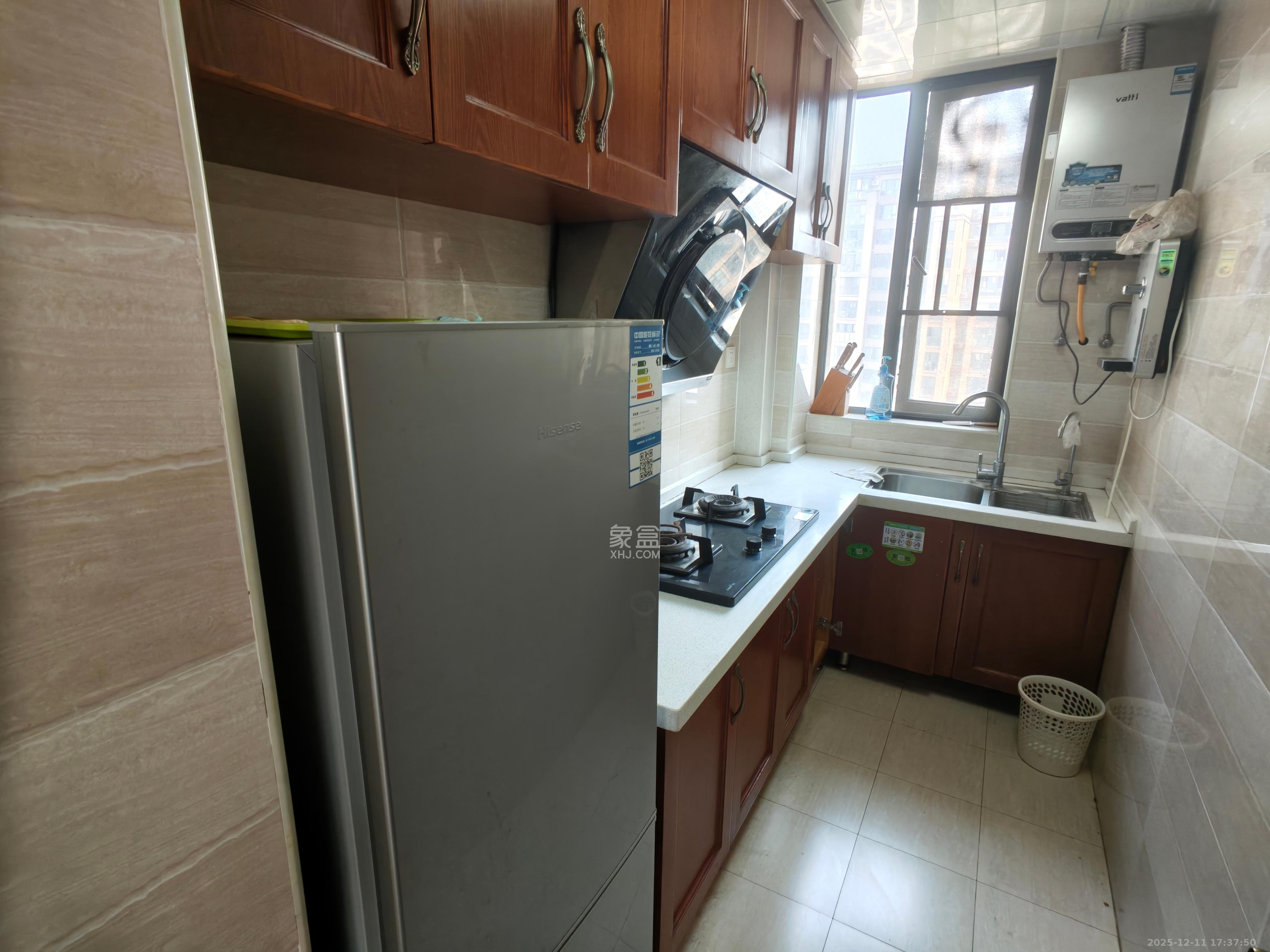 荣盛花语馨苑 3室2厅2卫 2600.0元/月 荣盛花语馨苑 3室2厅2卫 2600.0元/月室内图