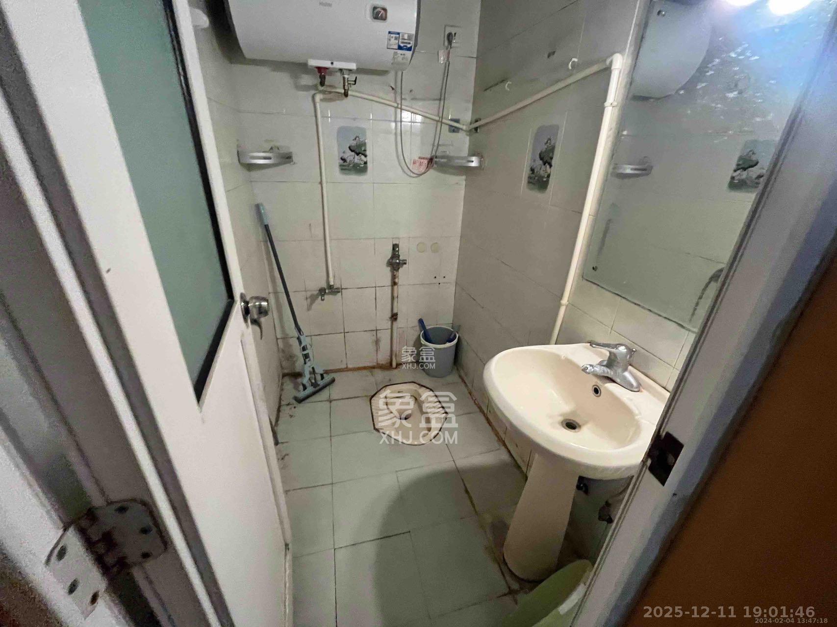 人民新村  3室2厅2卫    2400.0元/月室内图