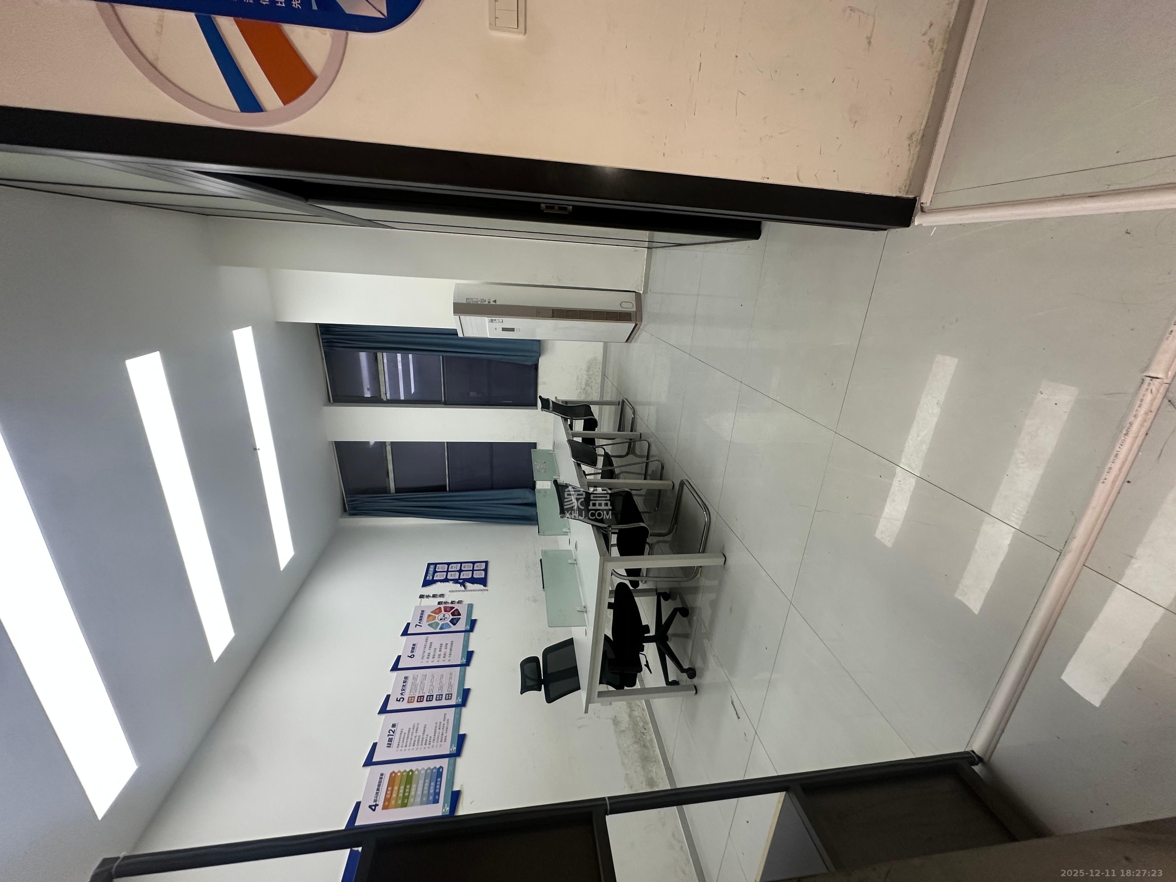 华润置地广场二期 3室2厅1卫 3600.0元/月 华润置地广场二期 3室2厅1卫 3600.0元/月室内图