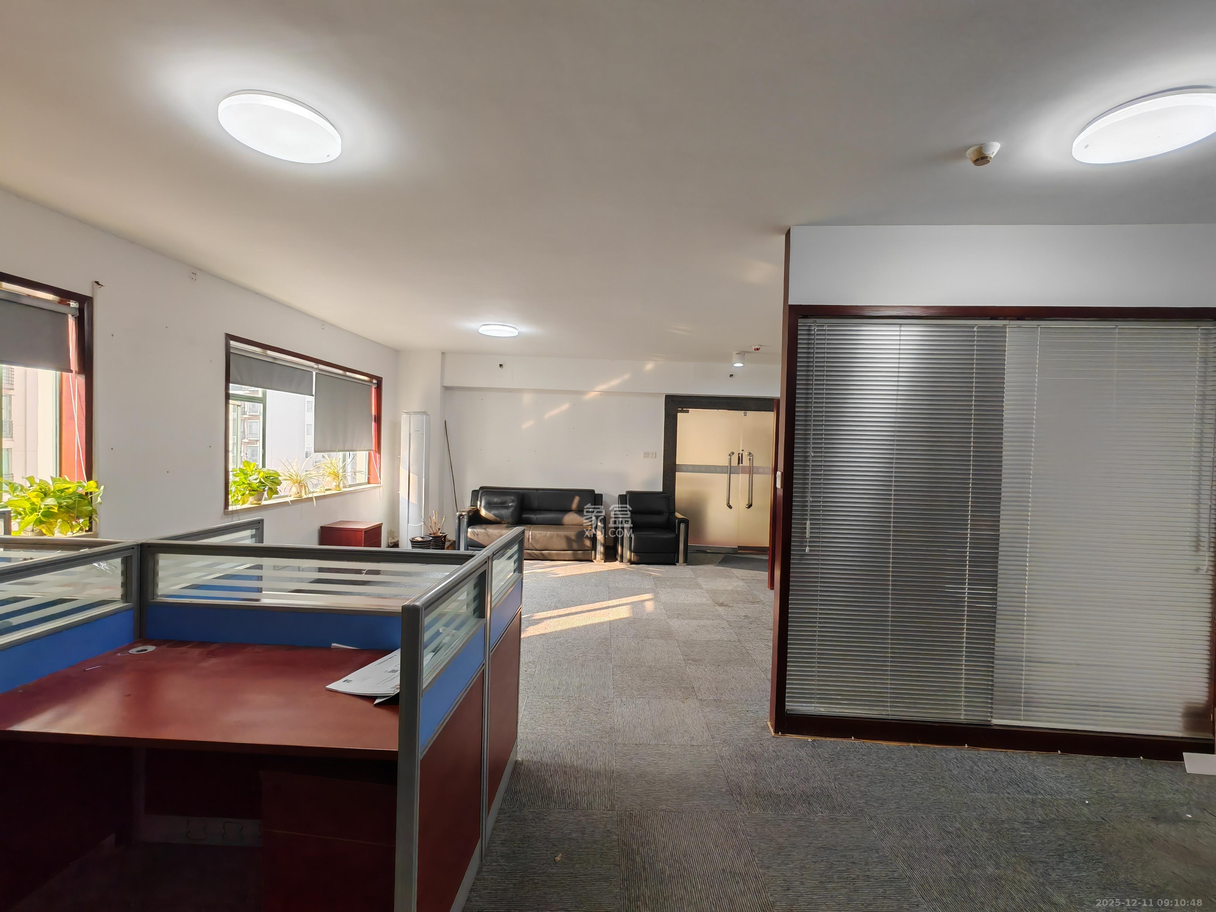 锦绣华天   133.92㎡      5200.0元/月室内图