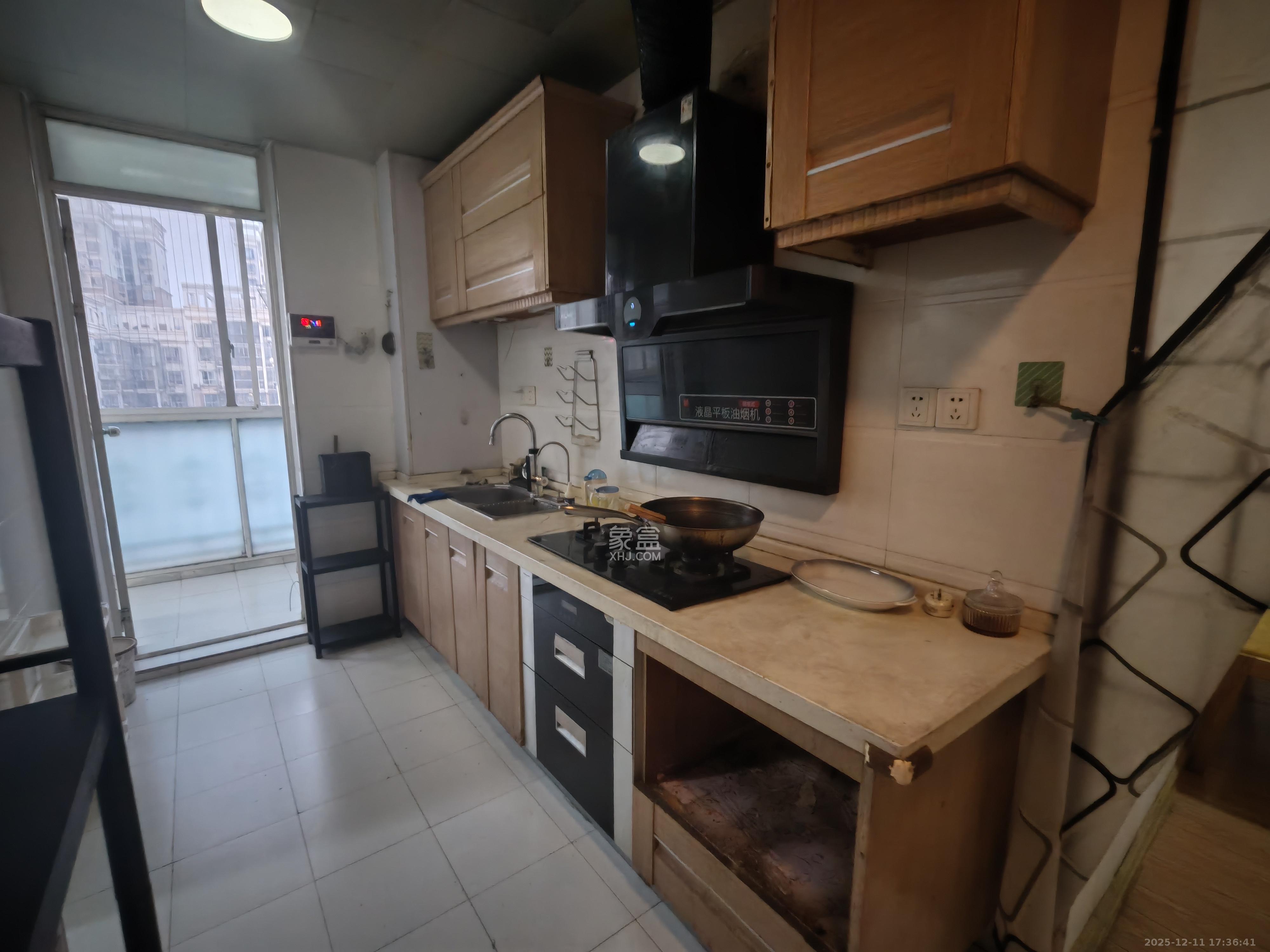 城市山水豪园(山水城市风景) 3室2厅2卫 2400.0元/月 城市山水豪园(山水城市风景) 3室2厅2卫 2400.0元/月室内图