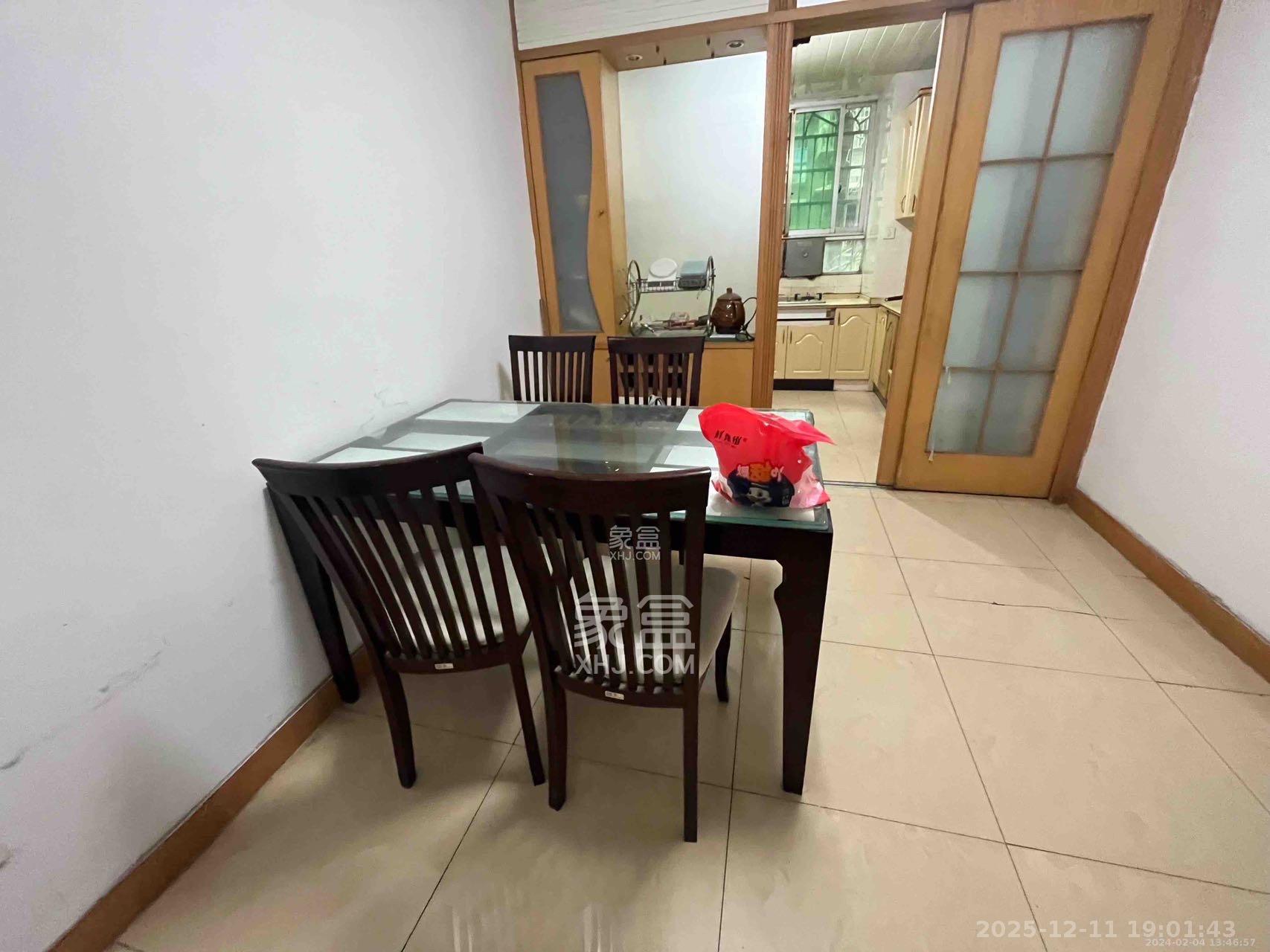 人民新村 3室2厅2卫 2400.0元/月 人民新村 3室2厅2卫 2400.0元/月室内图